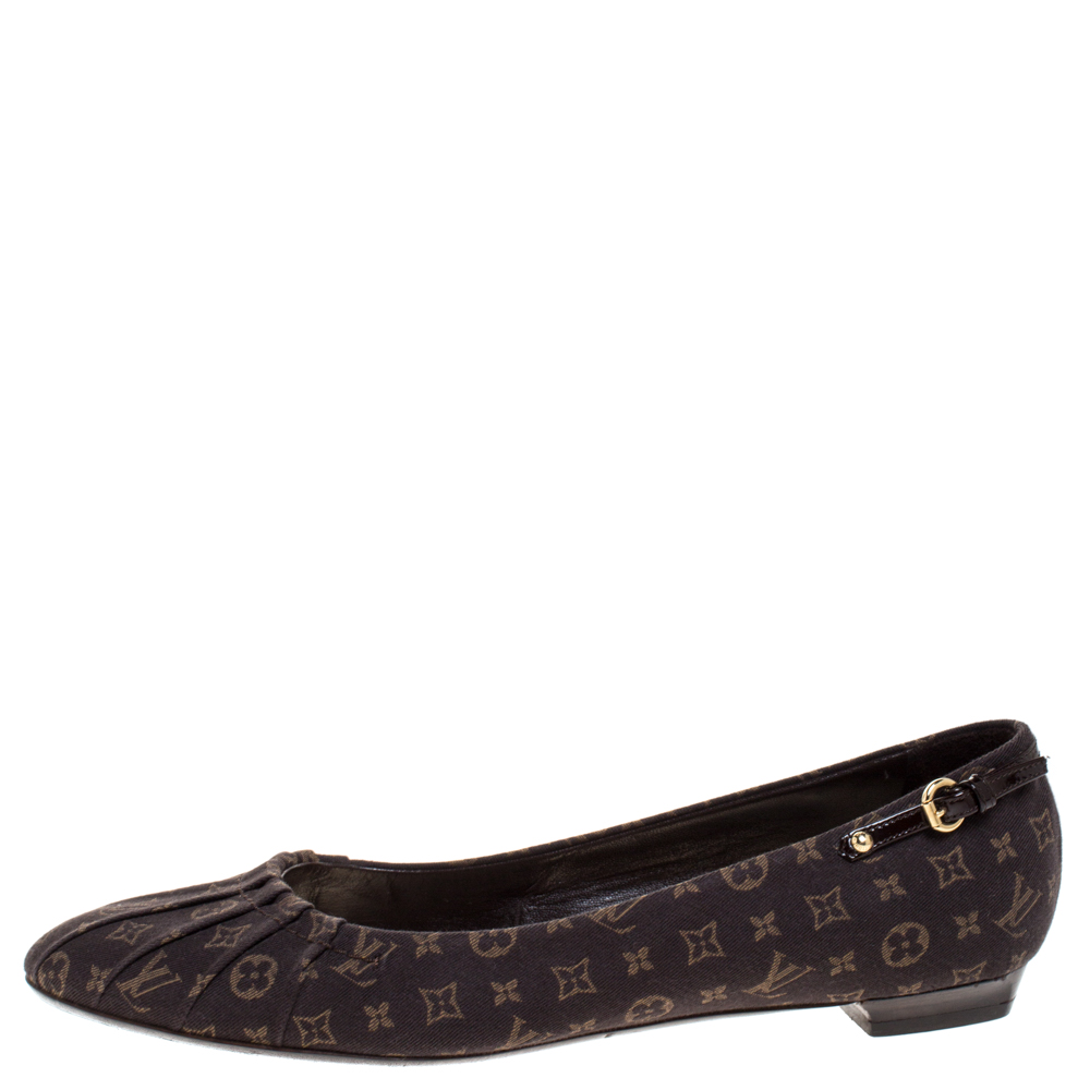 

Louis Vuitton Brown Monogram Canvas Ballet Flats Size