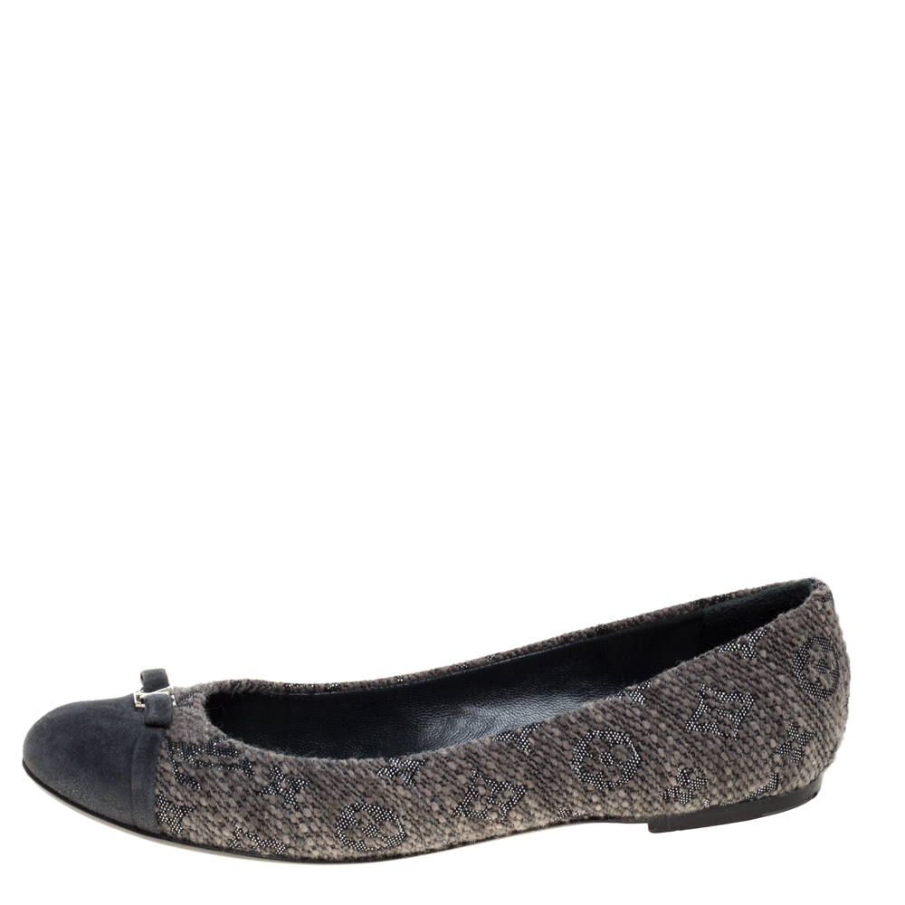 

Louis Vuitton Grey Suede and Tweed Ballet Flats Size