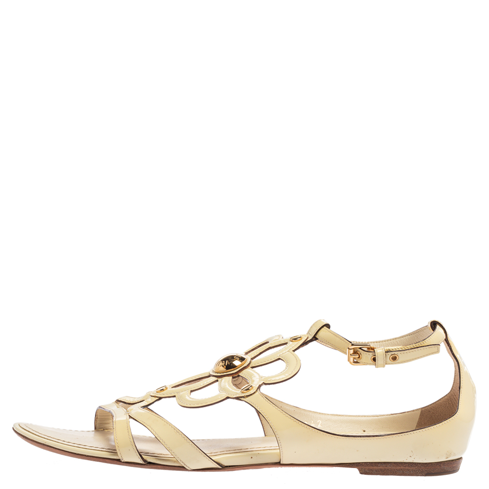 

Louis Vuitton Cream Patent Leather Cutout Gloss Flat Sandals Size