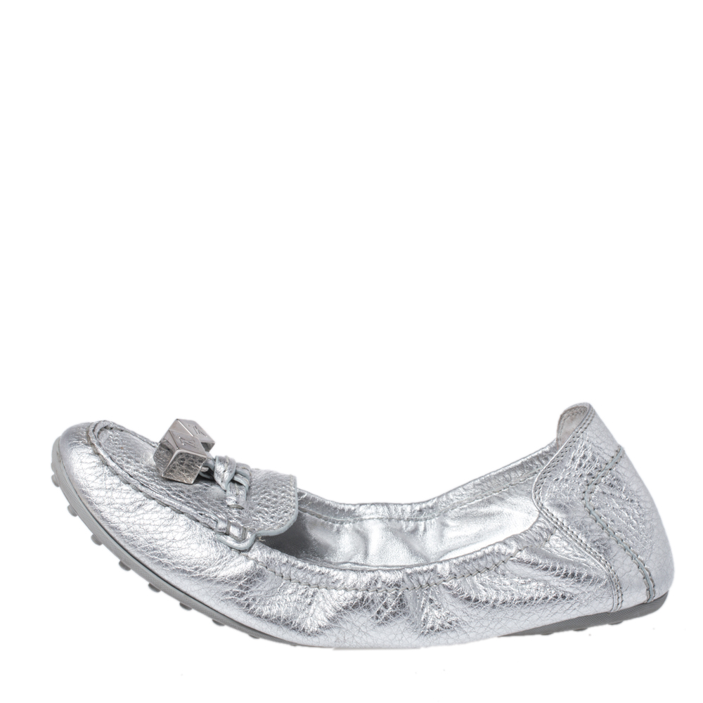 

Louis Vuitton Silver Leather Dice Scrunch Loafer Flats Size