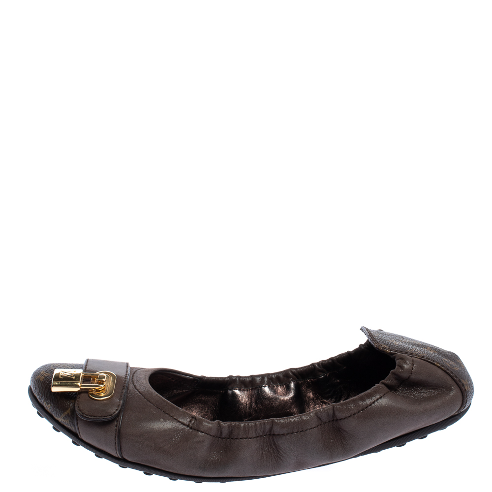 

Louis Vuitton Monogram Canvas and Iridescent Calf Leather Lucky Ballet Flats Size, Brown