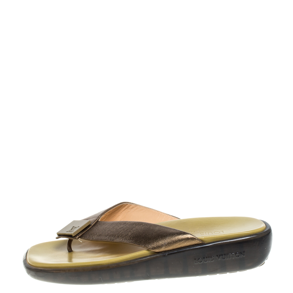 

Louis Vuitton Gold Leather Thong Sandals Size