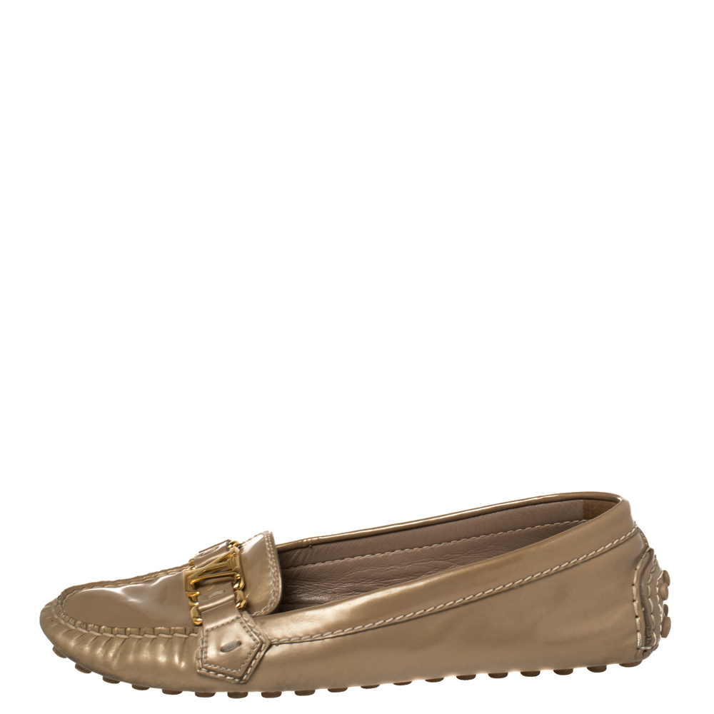 

Louis Vuitton Beige Patent Leather Oxford Loafers Size