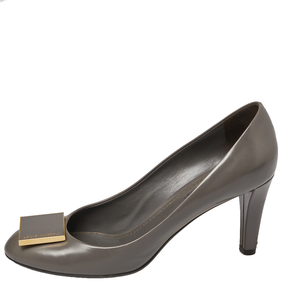 

Louis Vuitton Grey Leather Logo Embellished Pumps Size