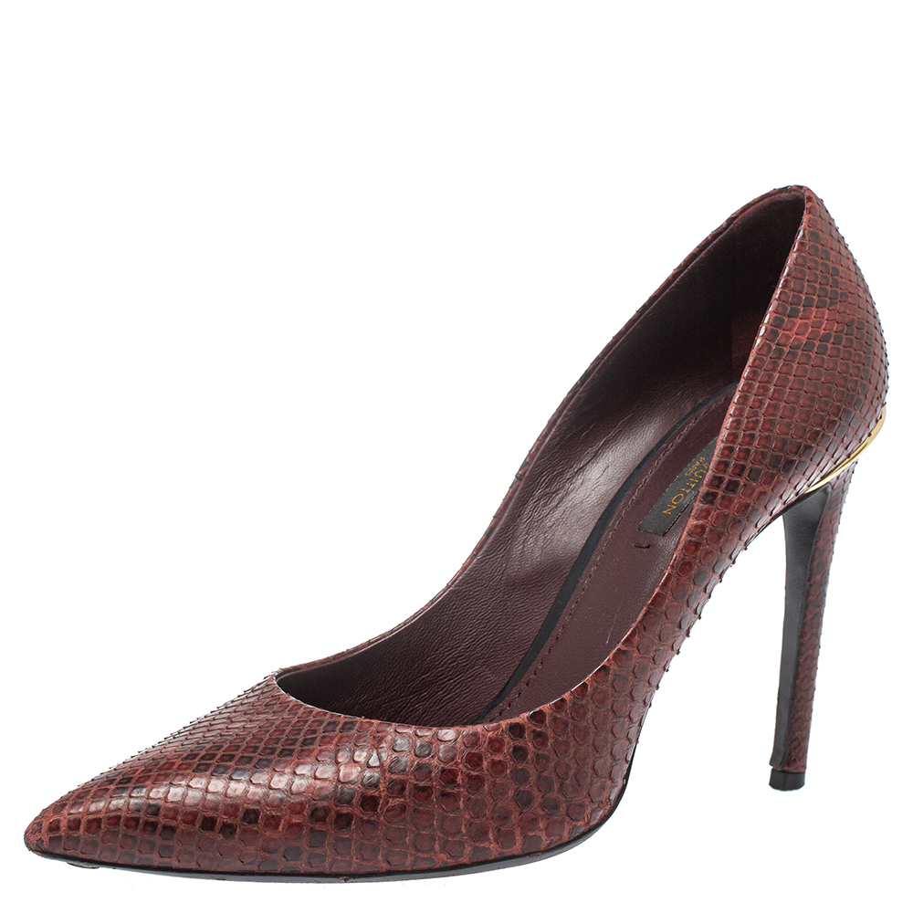 Look smart and stylish in this pair of pumps designed from python leather. Unleash the smart look with this pair of shoes designed by Louis Vuitton. The pair is styled with high heels and pointed toes. Ideal for formal events this pair is available in the classiest shade of burgundy and is complete with gold tone accents engraved with the brand details at the counters. (NOTE: ONLY FOR UAE CUSTOMERS)