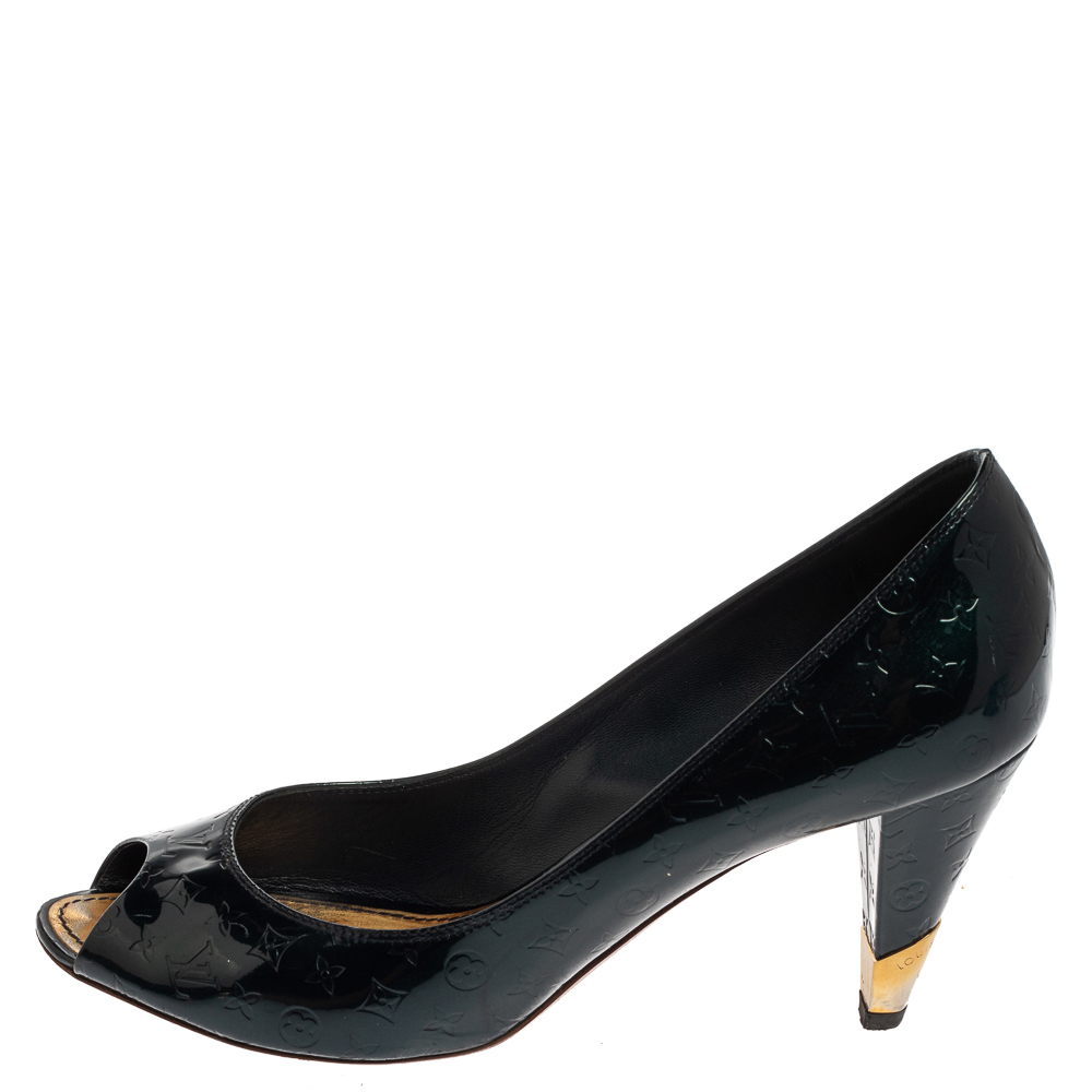 

Louis Vuitton Green Monogram Vernis No Doubt Pumps Size