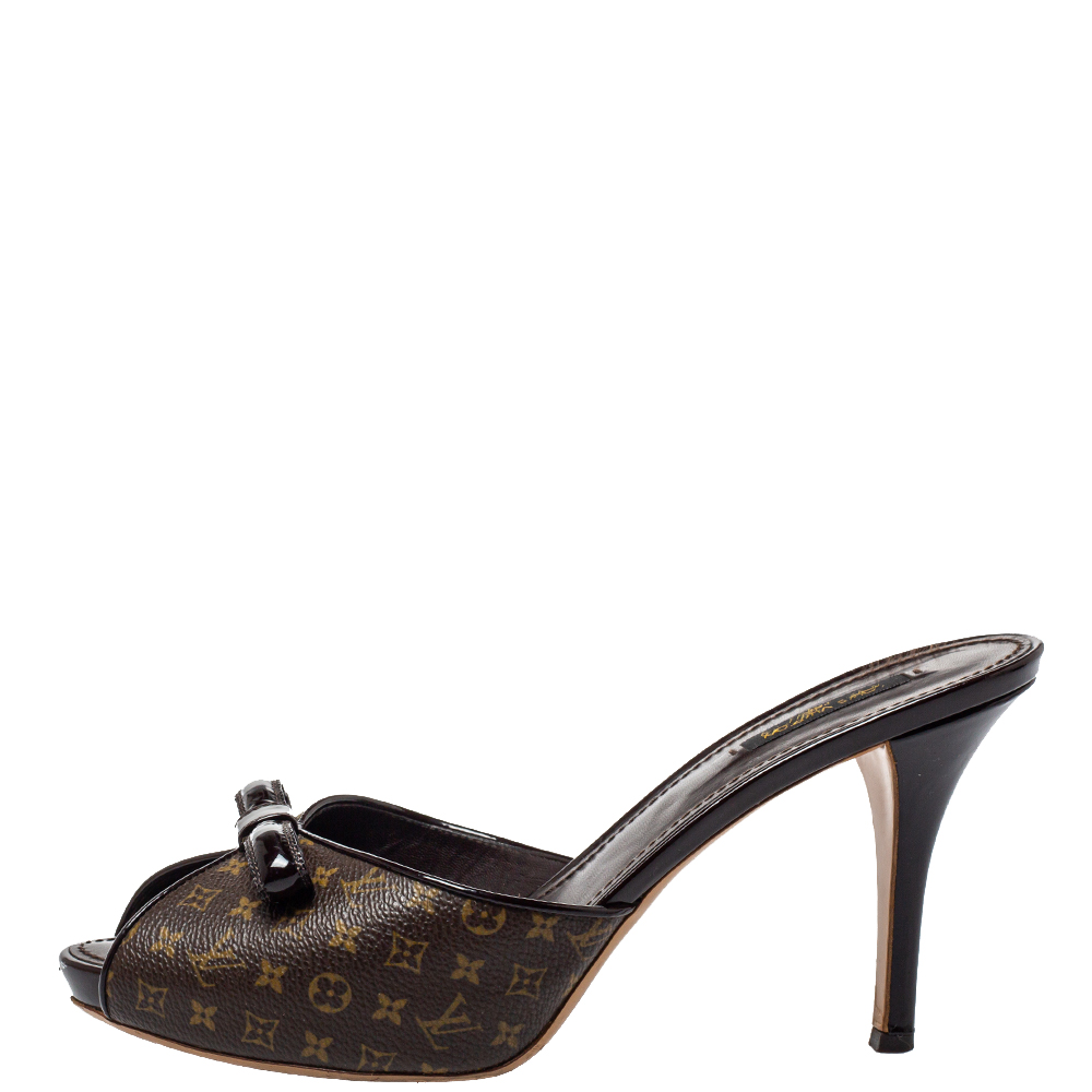 

Louis Vuitton Brown Monogram Canvas And Patent Leather Malibu Slides Sandals Size