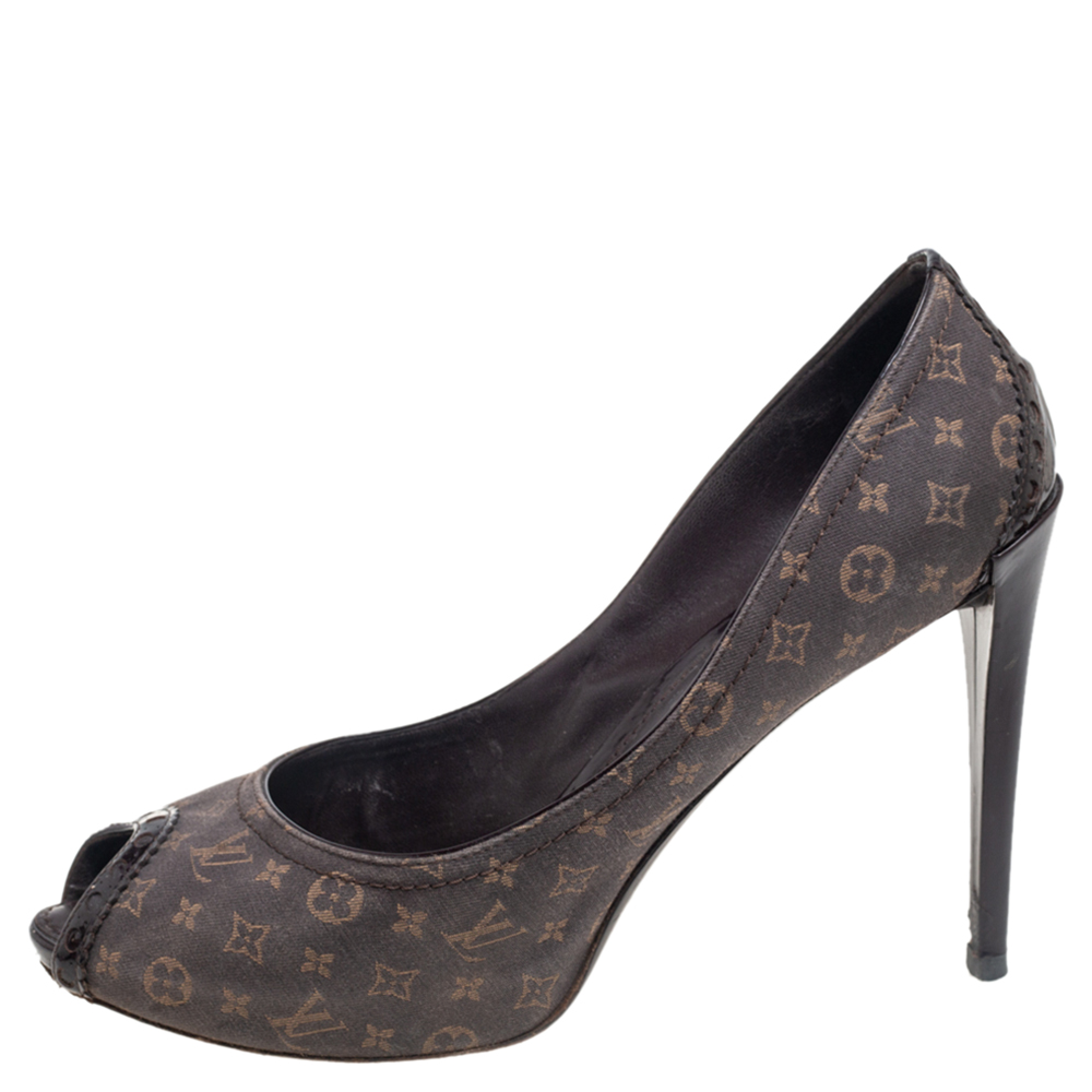 

Louis Vuitton Brown Monogram Canvas And Patent Leather Peep Toe Pumps Size
