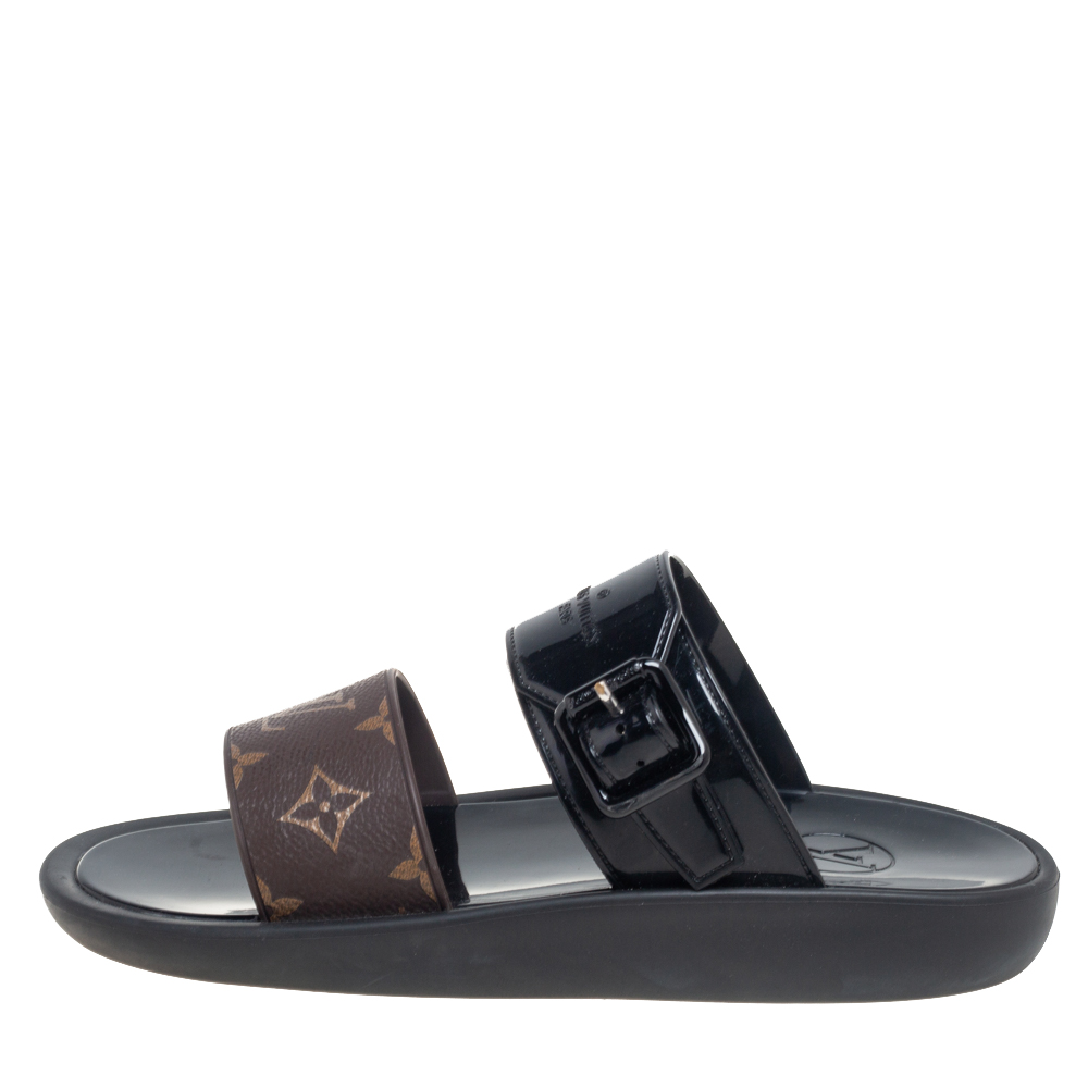 

Louis Vuitton Black/Brown Rubber Sunbath Buckle Detail Flat Sandals Size