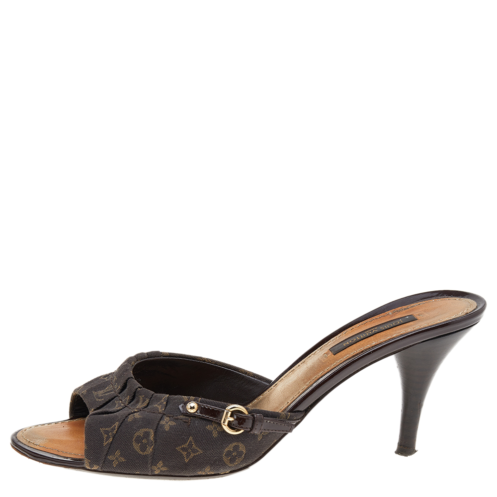 

Louis Vuitton Brown Monogram Canvas And Patent Leather Slide Sandals Size