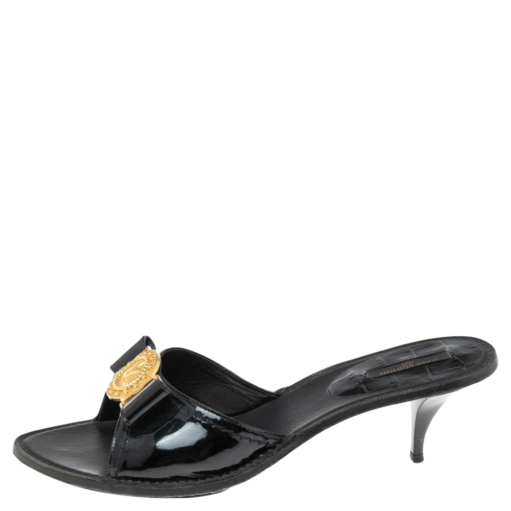 

Louis Vuitton Black Patent Leather Bow Mules Size