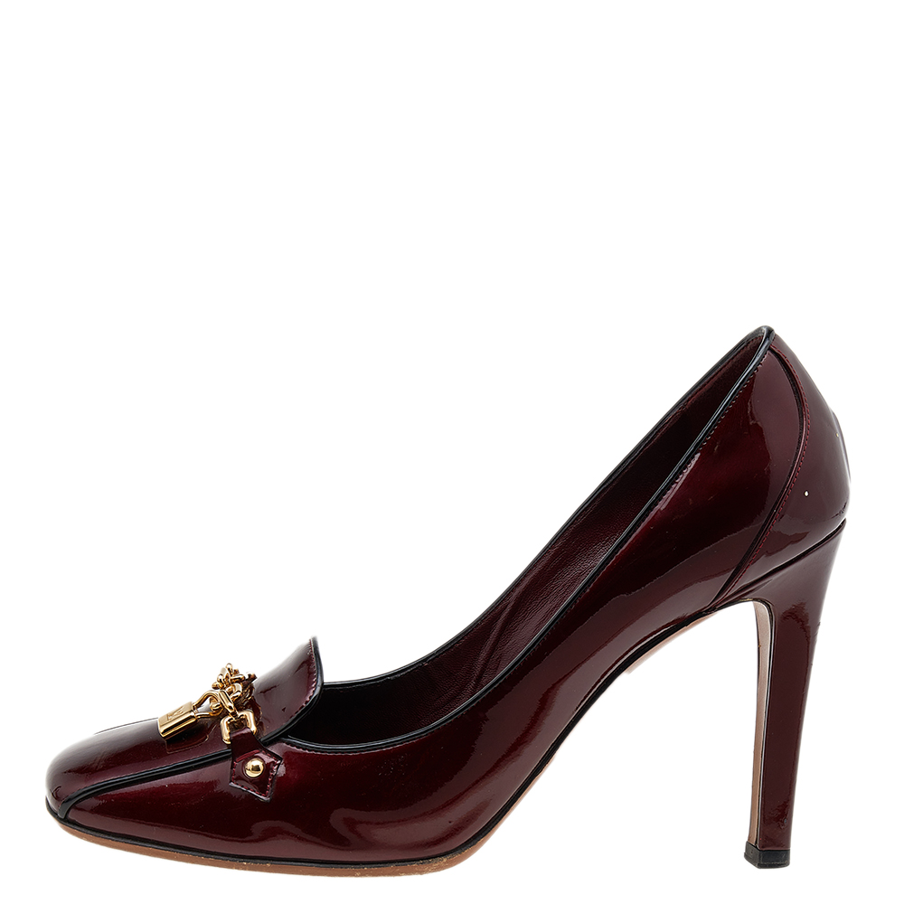 

Louis Vuitton Burgundy/Black Patent Leather Chain Lock Pumps Size