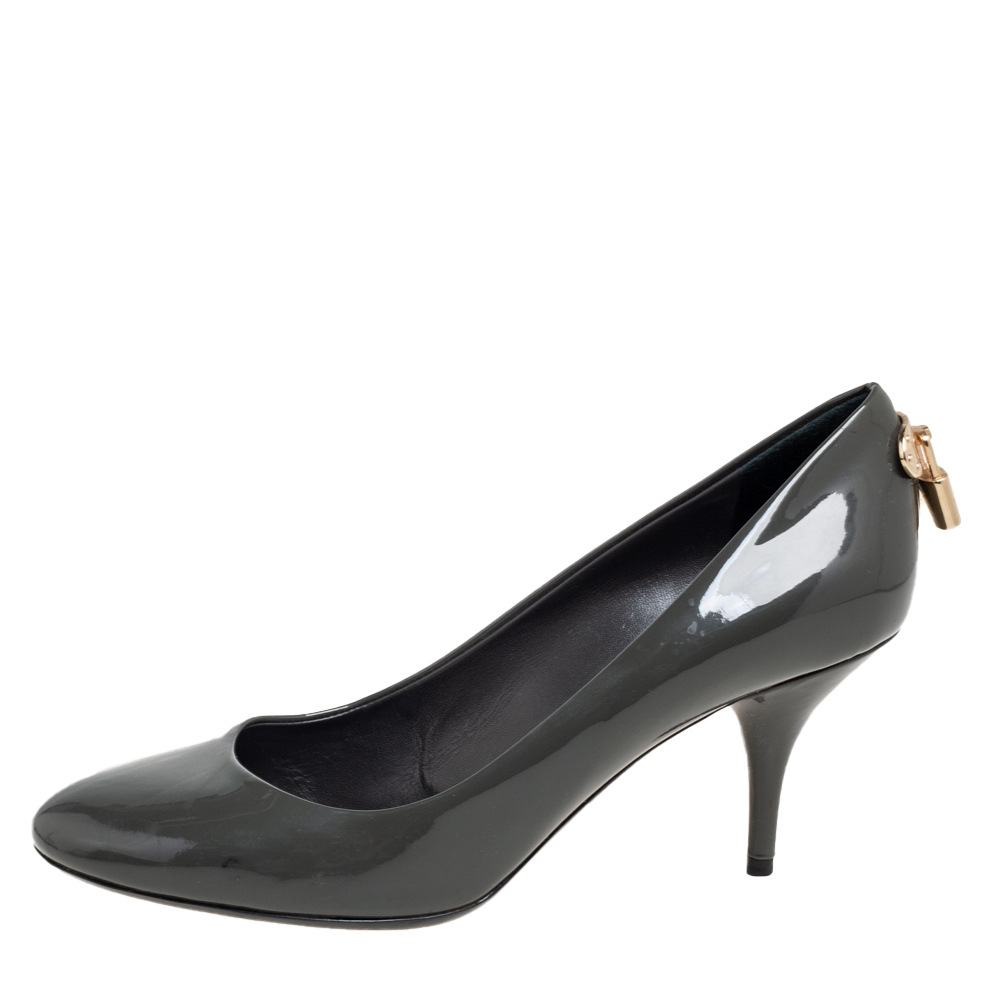 

Louis Vuitton Grey Patent Leather Padlock Detail Round-Toe Pumps Size