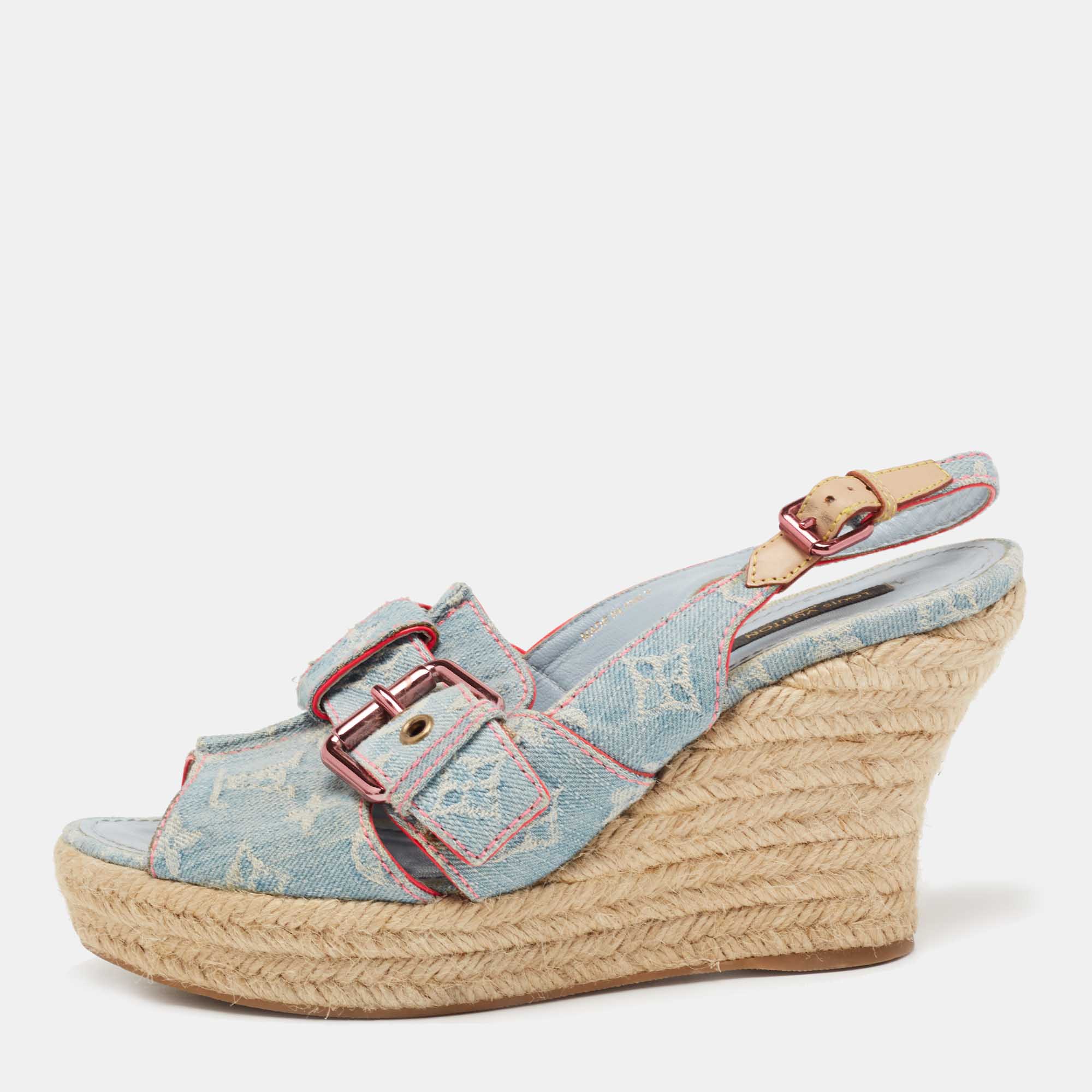 Stylishly chic these espadrille slingback wedges by Louis Vuitton have been crafted in denim. They come with side buckle fastenings and the insoles are lined with leather for a smooth experience. A perfect fusion with your denim outfit or a summer dress