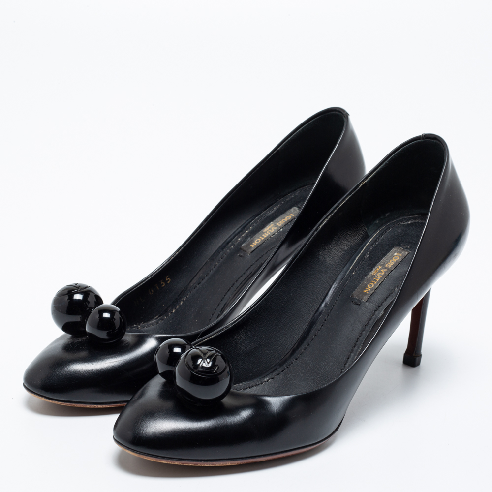 

Louis Vuitton Black Leather Betty Pumps Size