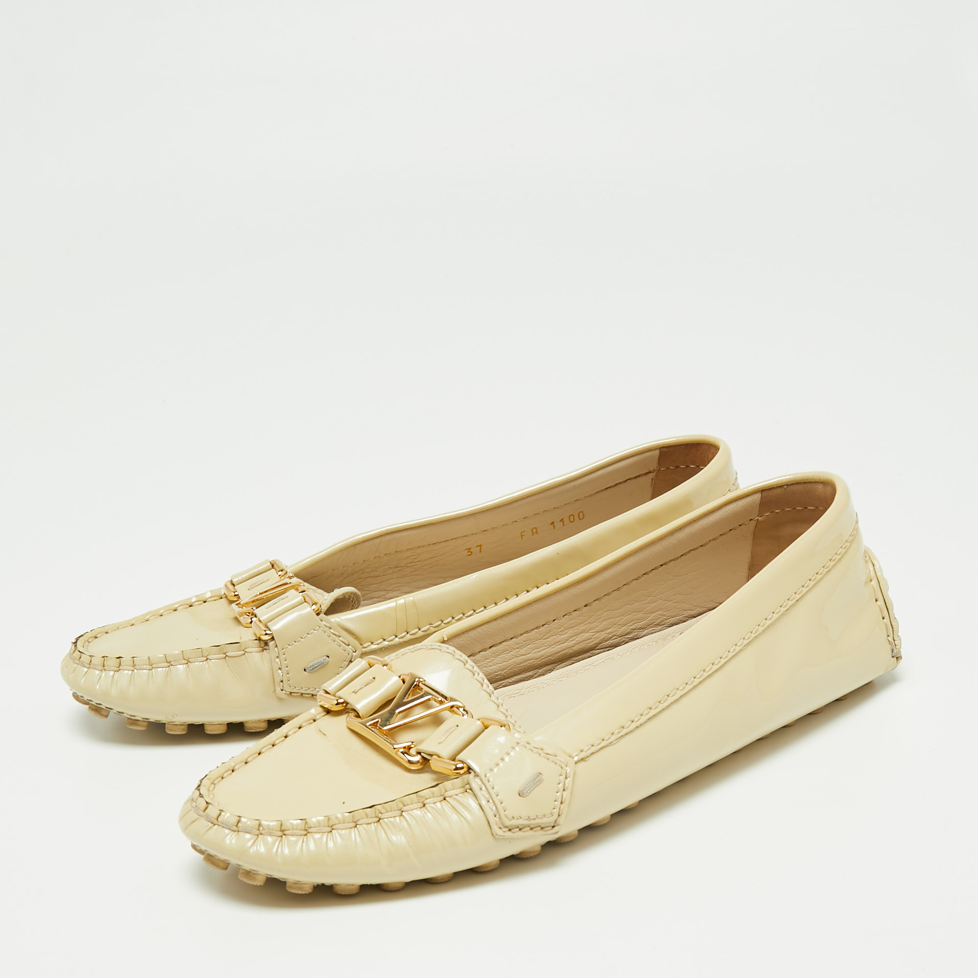 

Louis Vuitton Cream Patent Leather Oxford Loafers Size