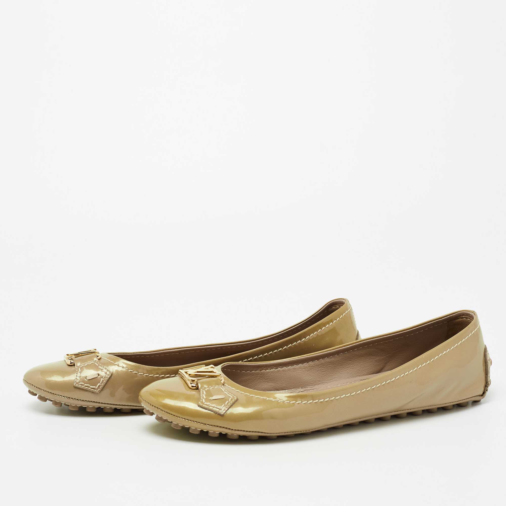 

Louis Vuitton Beige Patent Leather Oxford Ballet Flats Size