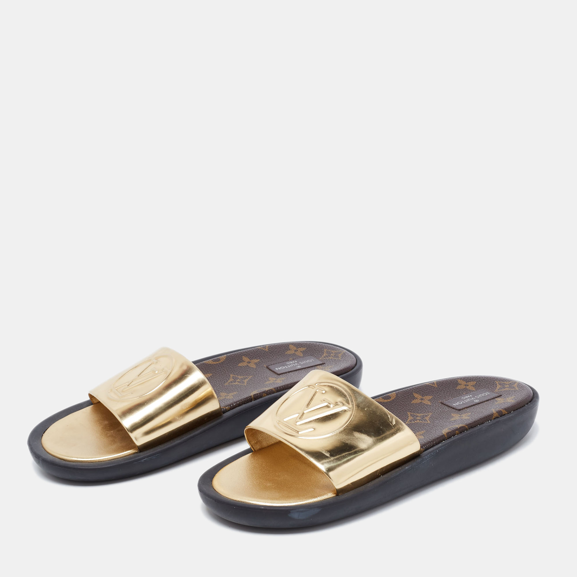 

Louis Vuitton Gold Leather Sunbath Flat Slides Size