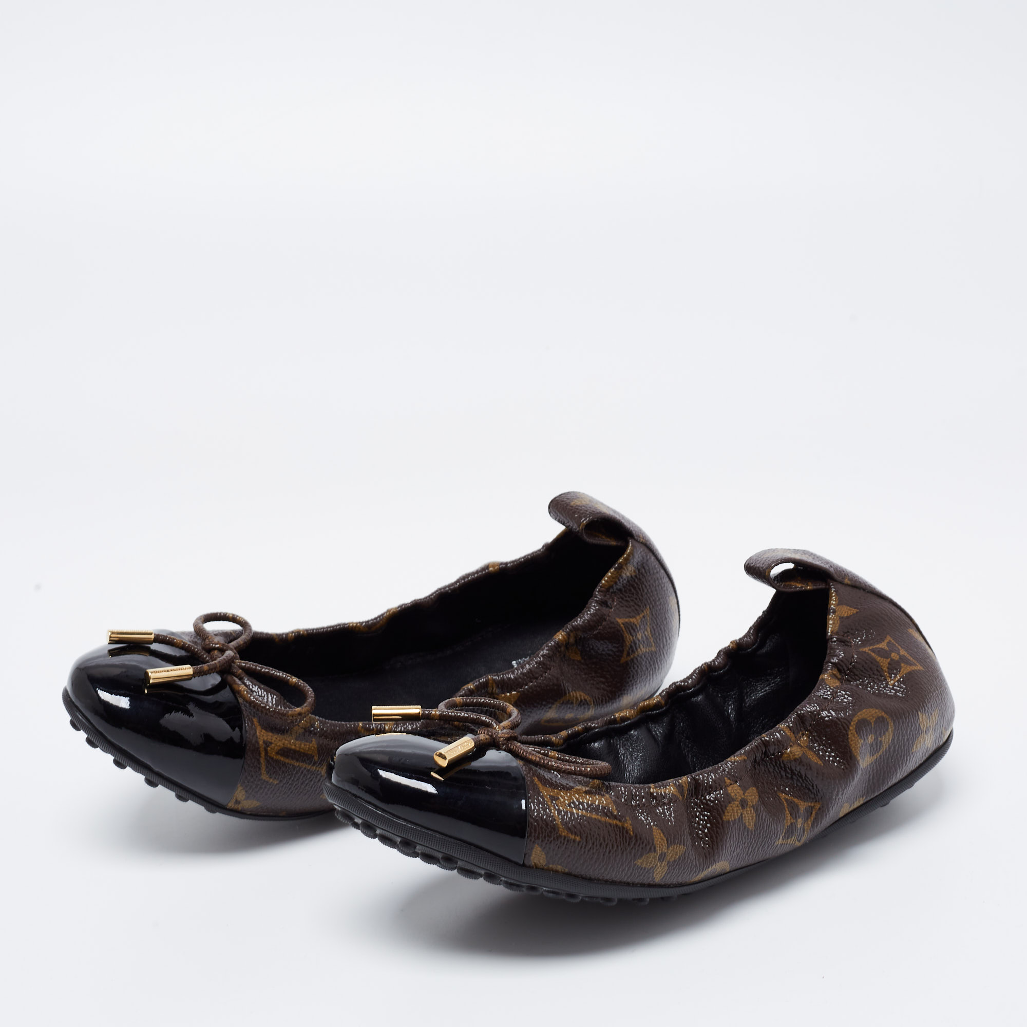 

Louis Vuitton Brown/Black Monogram Canvas and Patent Leather Bow Cap Toe Scrunch Ballet Flats Size