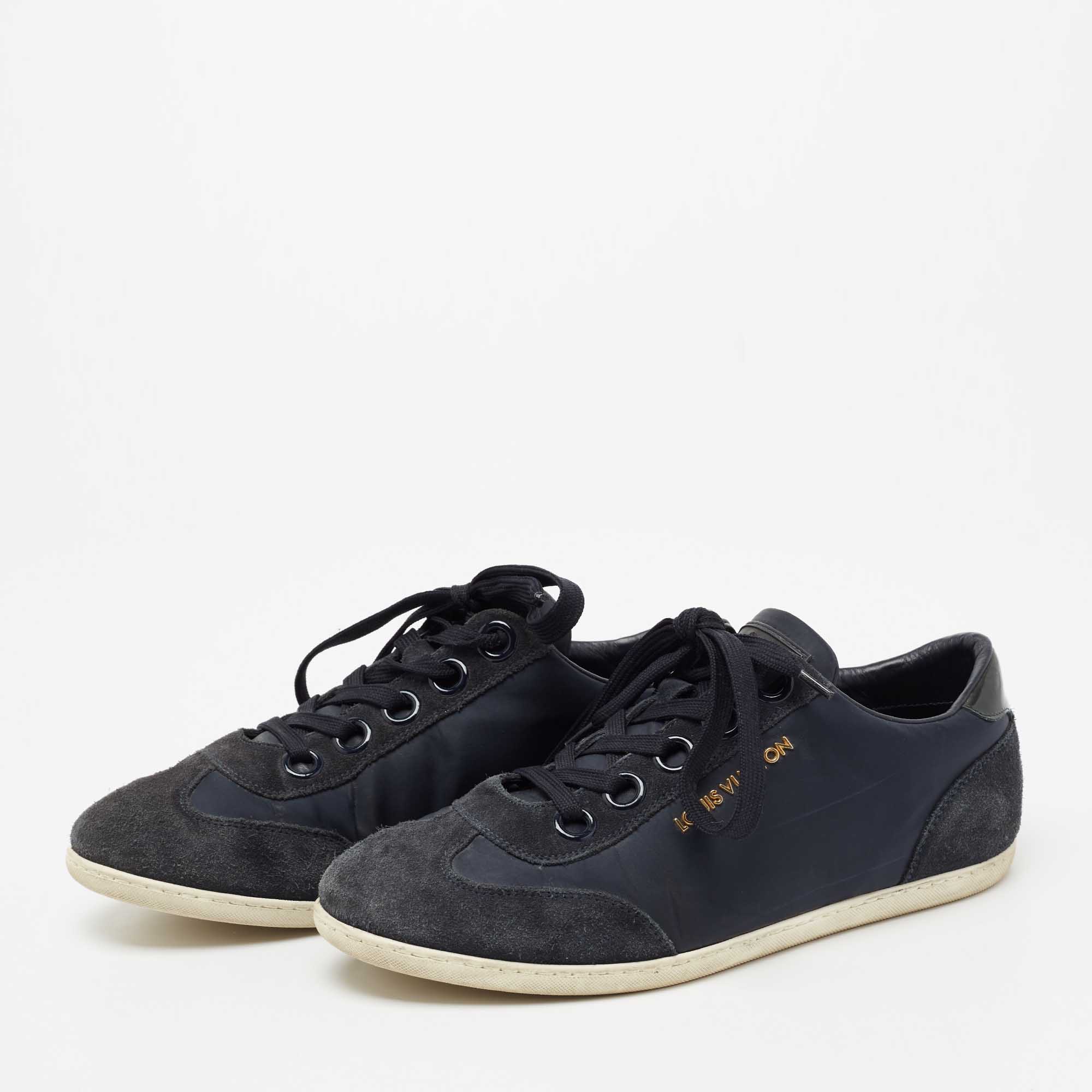 

Louis Vuitton Navy Blue Suede and Nylon Low-Top Sneakers Size
