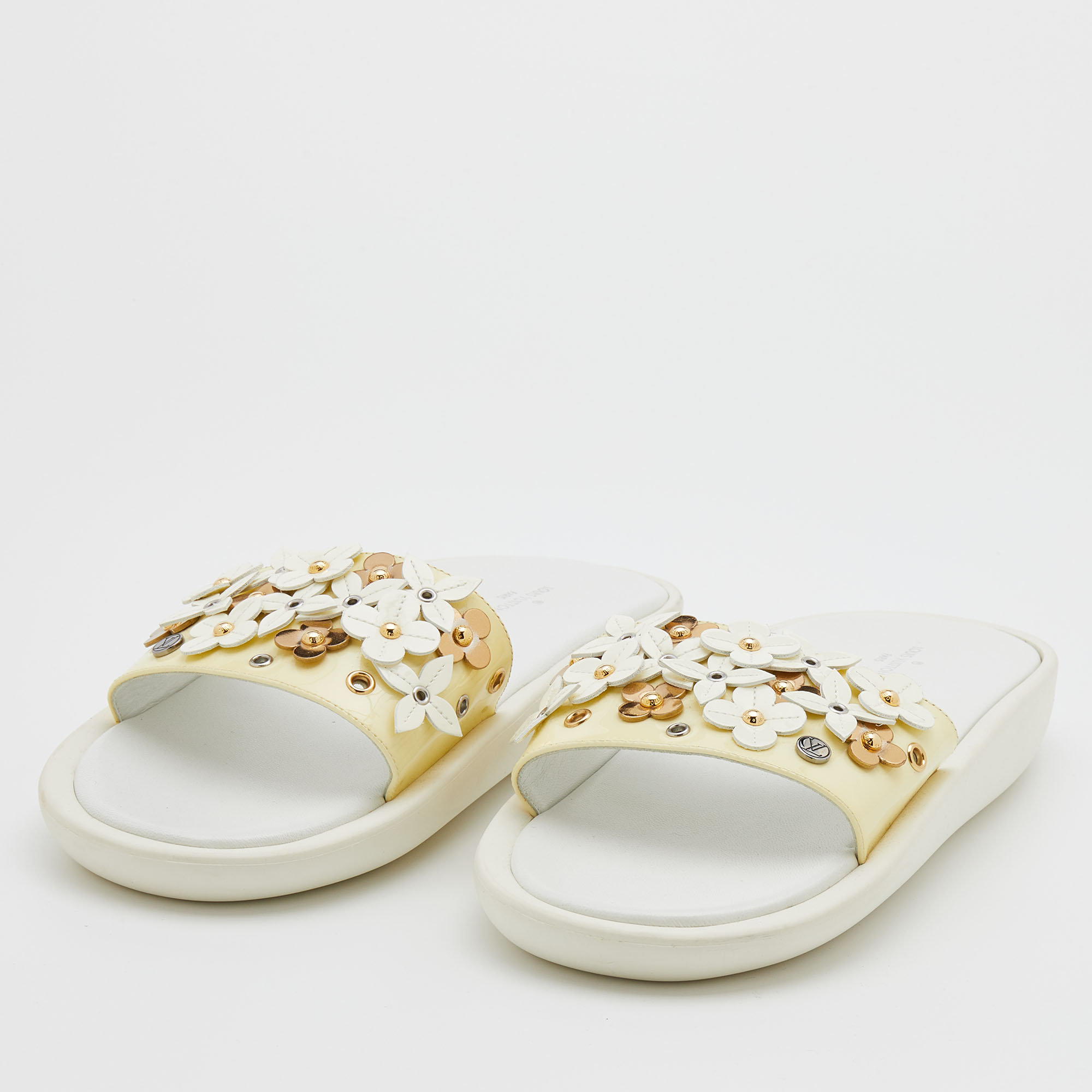 

Louis Vuitton White Patent Leather Sunbath Flower Slide Sandals Size