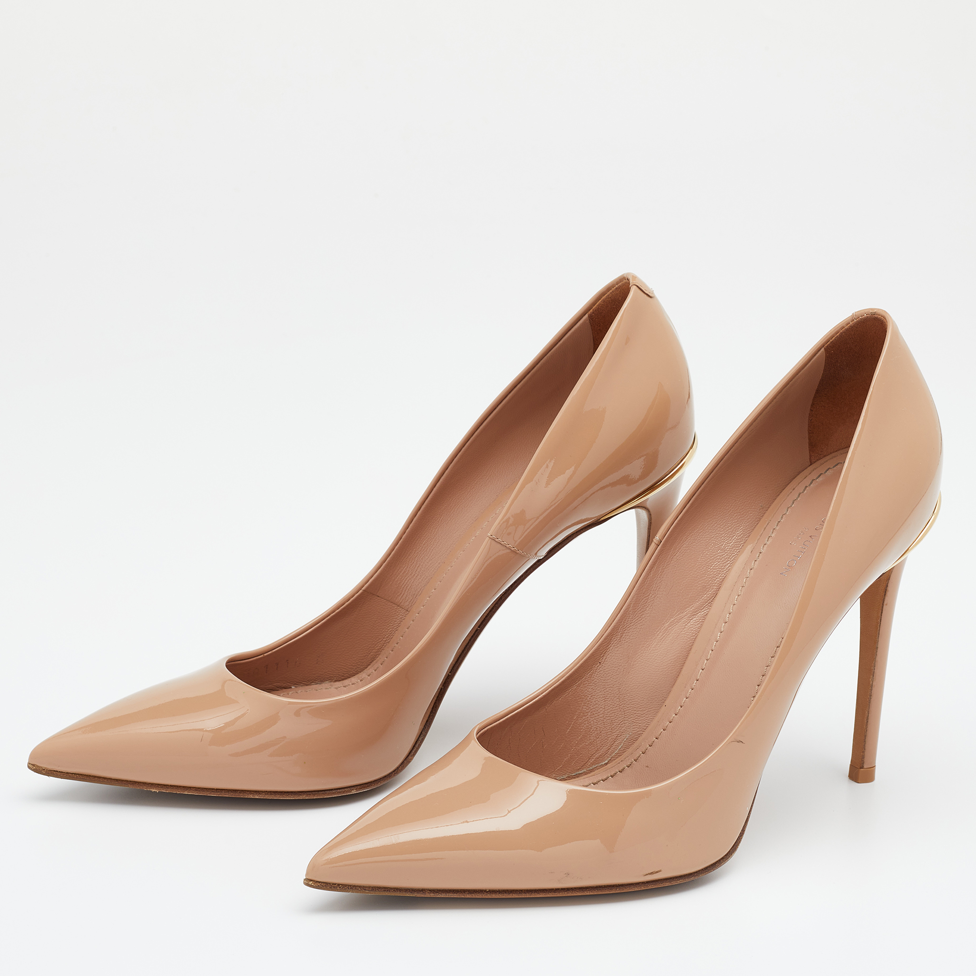 

Louis Vuitton Beige Patent Leather Eyeline Pointed Toe Pumps Size