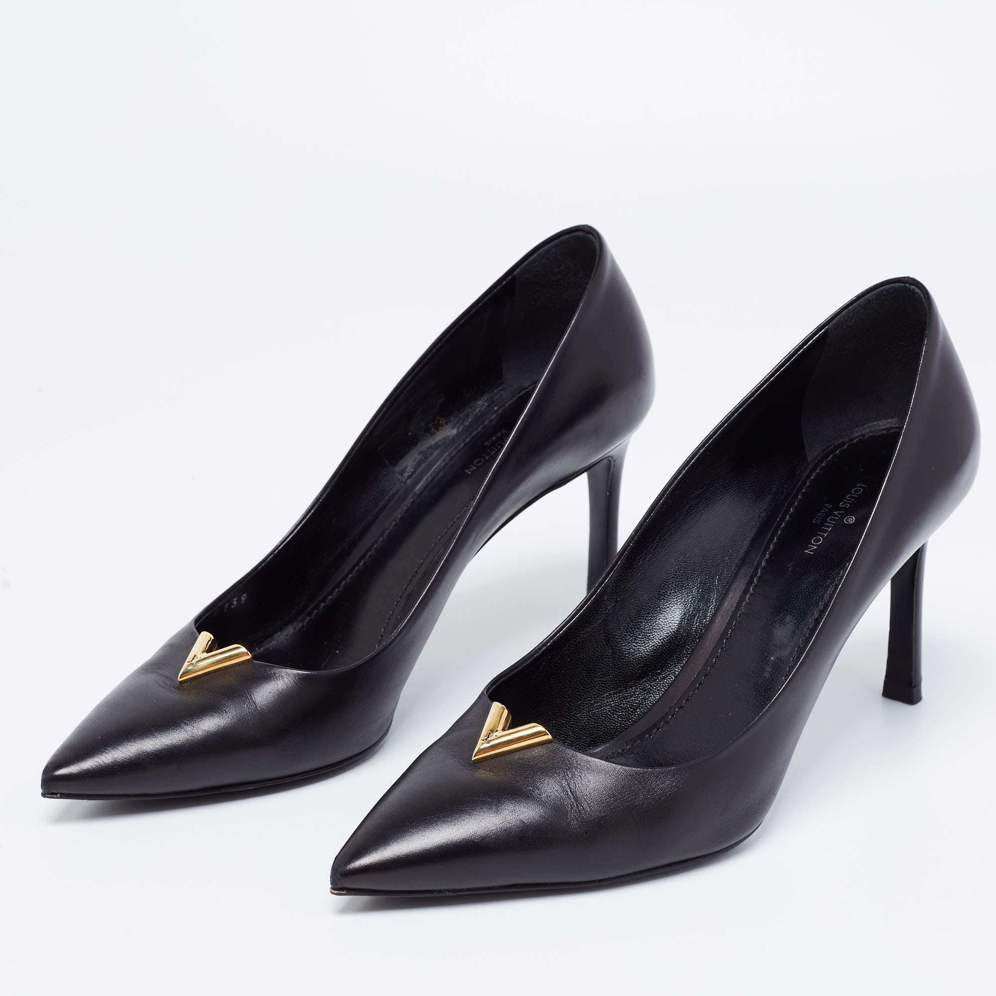 

Louis Vuitton Black Leather Heartbreaker Pointed Toe Pumps Size