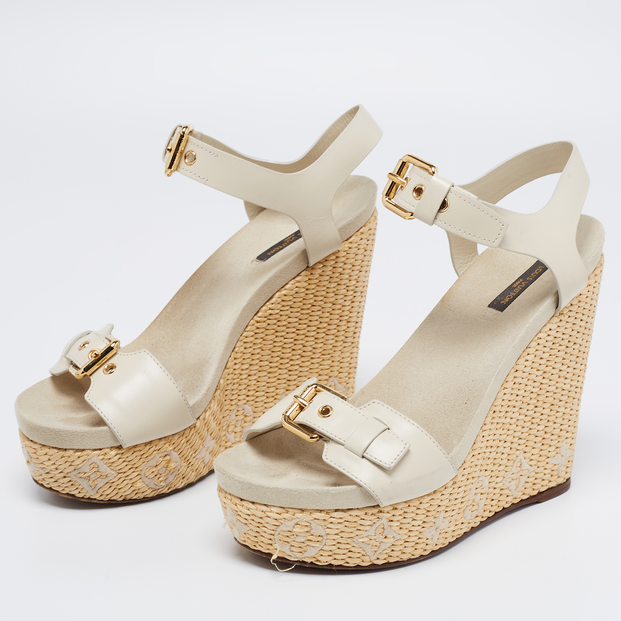 

Louis Vuitton Grey Leather Buckle Wedge Sandals Size