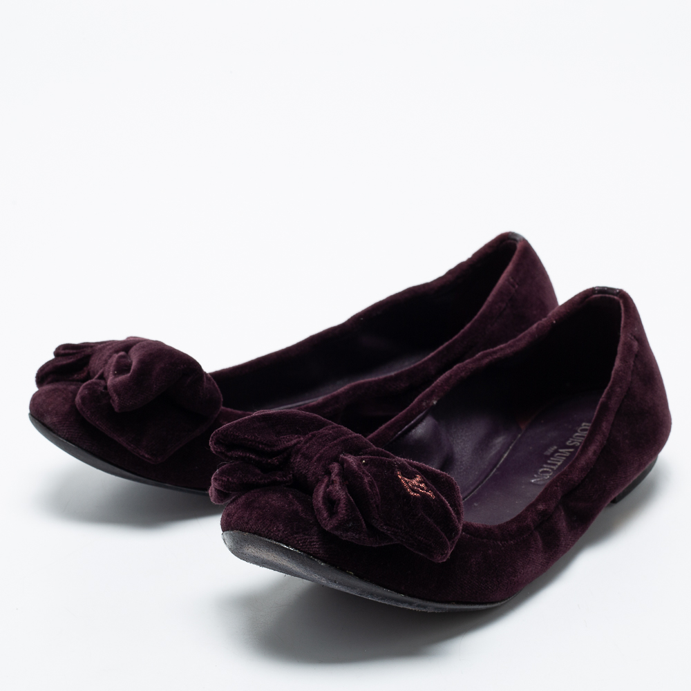 

Louis Vuitton Plum Velvet Bow Scrunch Ballet Flats Size, Purple