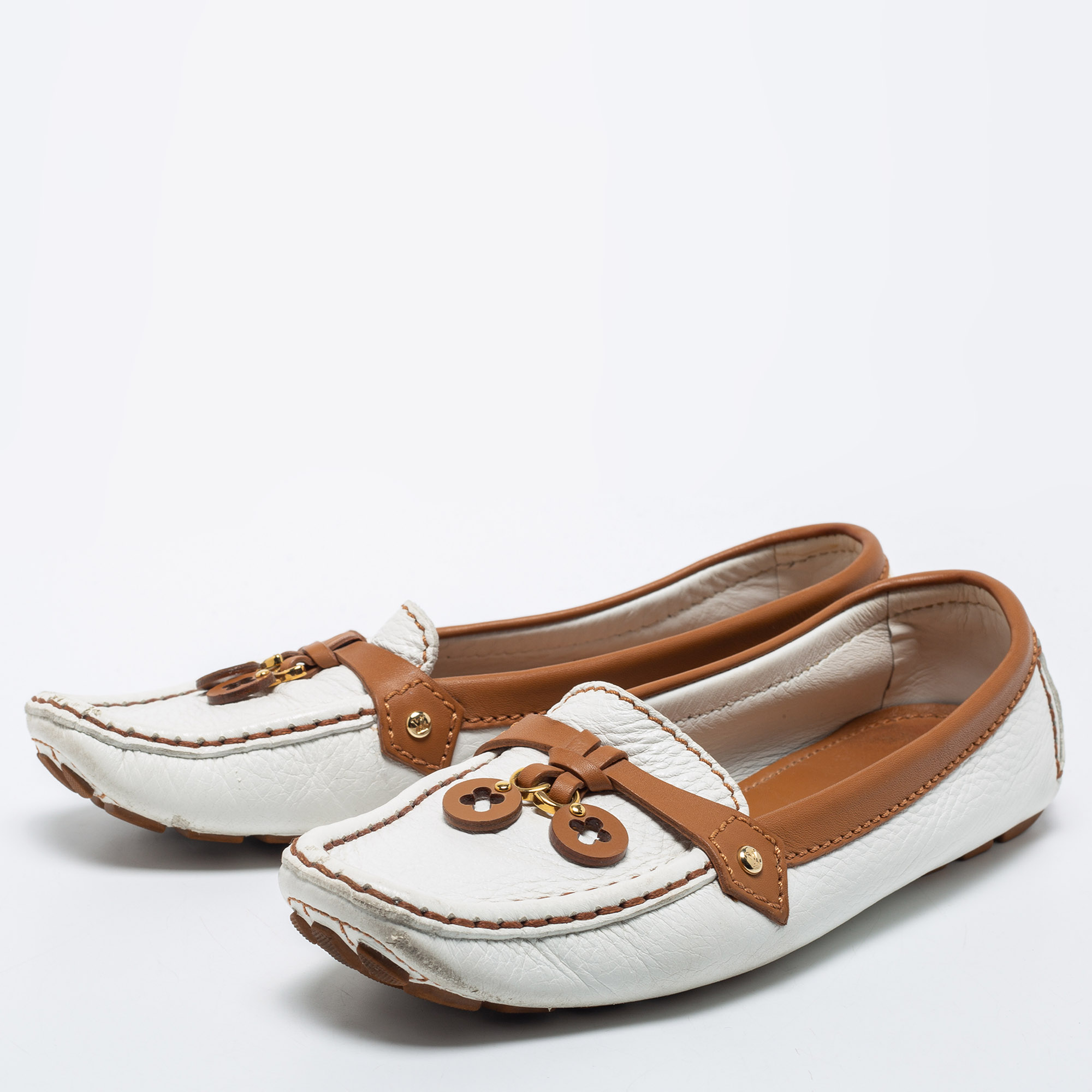 

Louis Vuitton White/Brown Leather Slip On Loafers Size