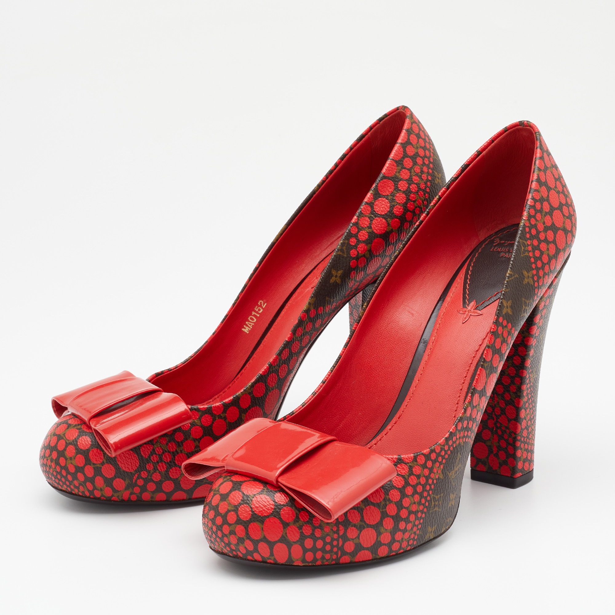 

Louis Vuitton Rouge Yayoi Kusama Monogram Waves Canvas Limited Edition Bow Block Heel Pumps Size, Multicolor