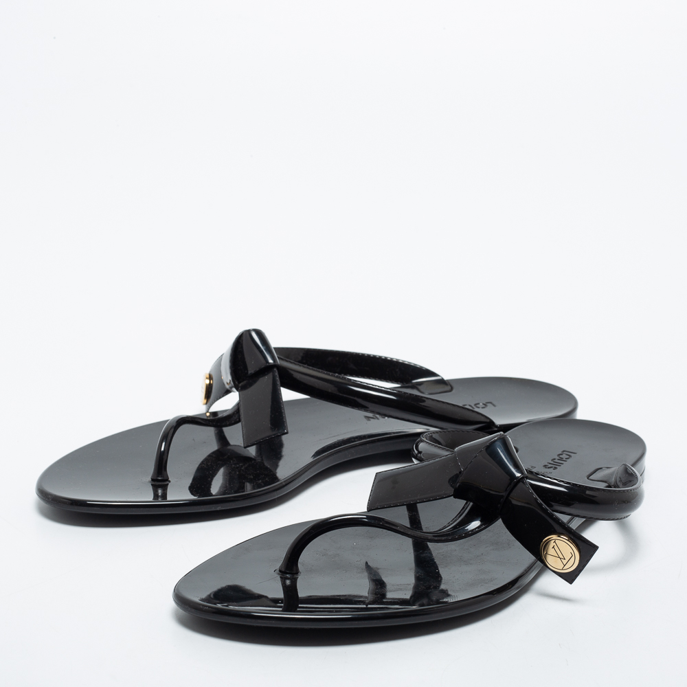 

Louis Vuitton Black Rubber Thong Flats Size