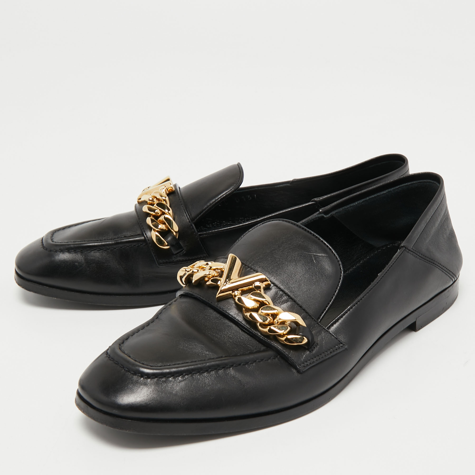 

Louis Vuitton Black Leather V Chain Loafers Size