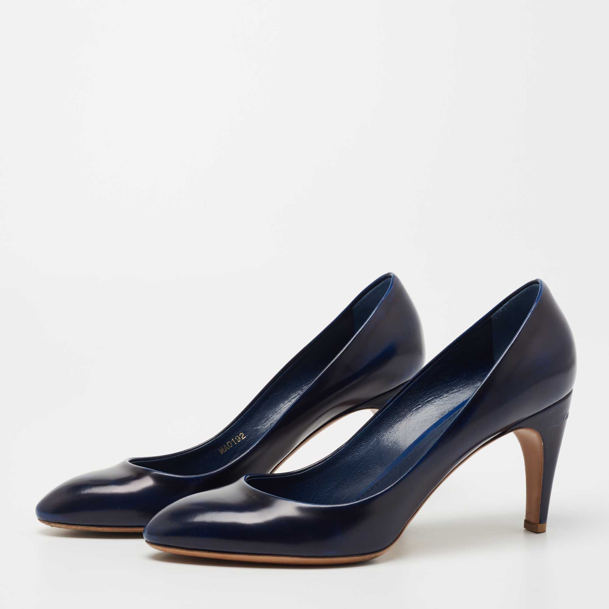 

Louis Vuitton Navy Blue Leather Pumps Size
