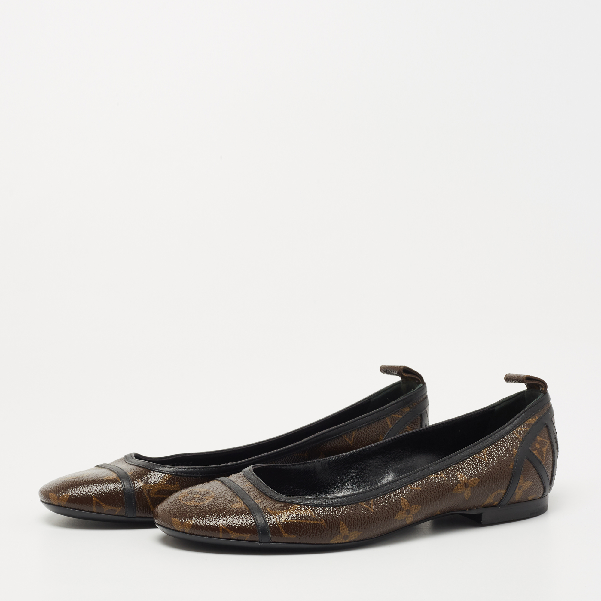 

Louis Vuitton Brown Monogram Round Toe Ballet Flats Size