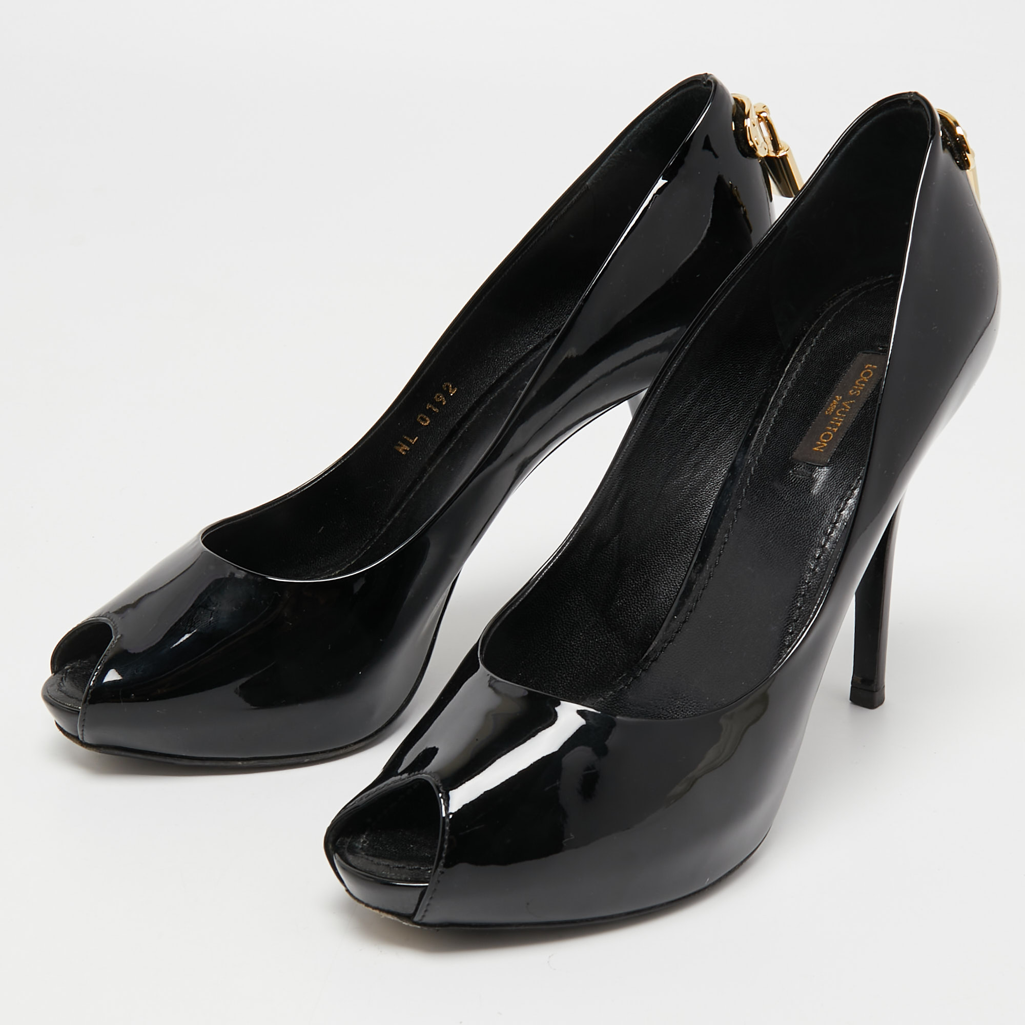 

Louis Vuitton Black Patent Leather Lock It Pumps Size
