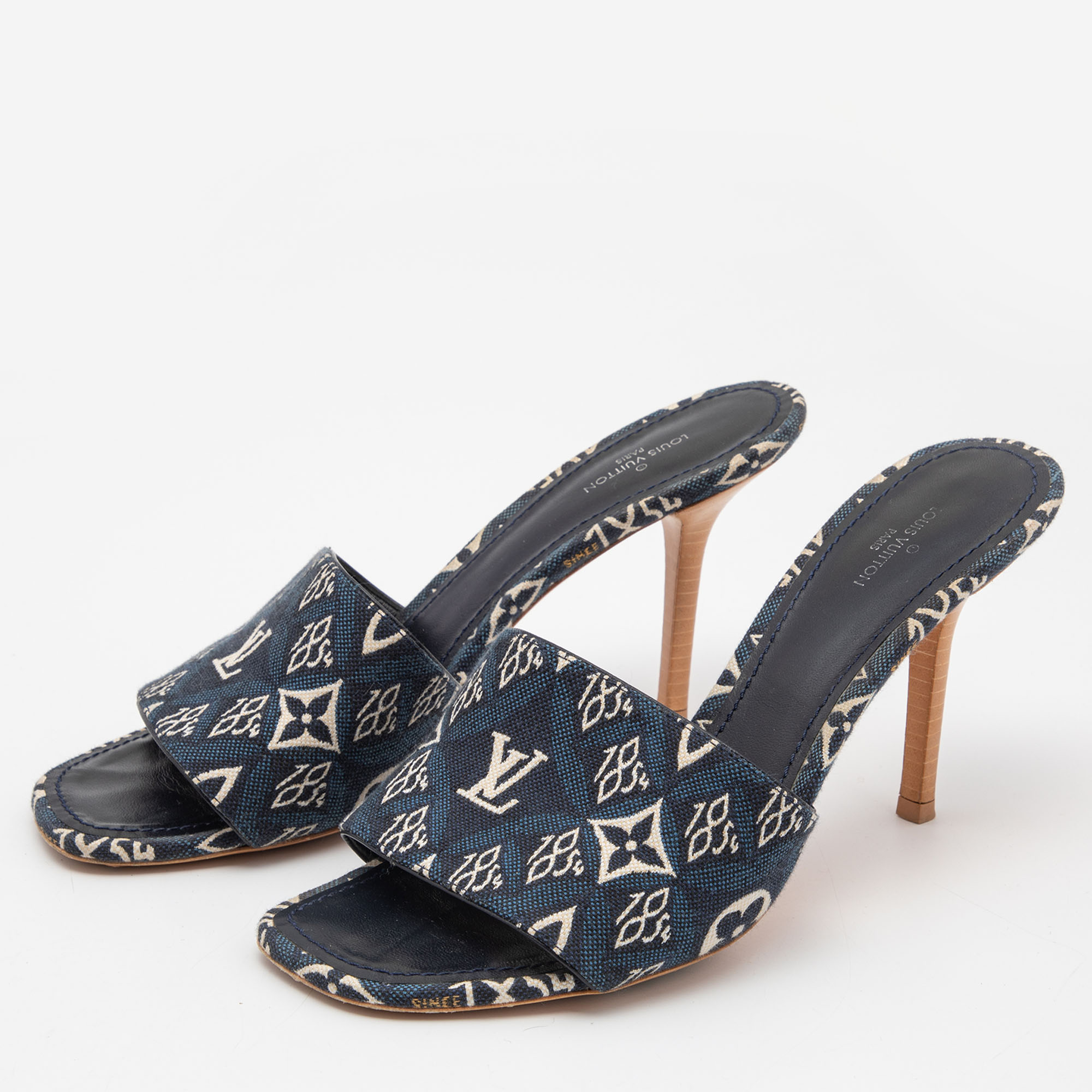 

Louis Vuitton Blue 1854 Monogram Canvas Slide Sandals Size