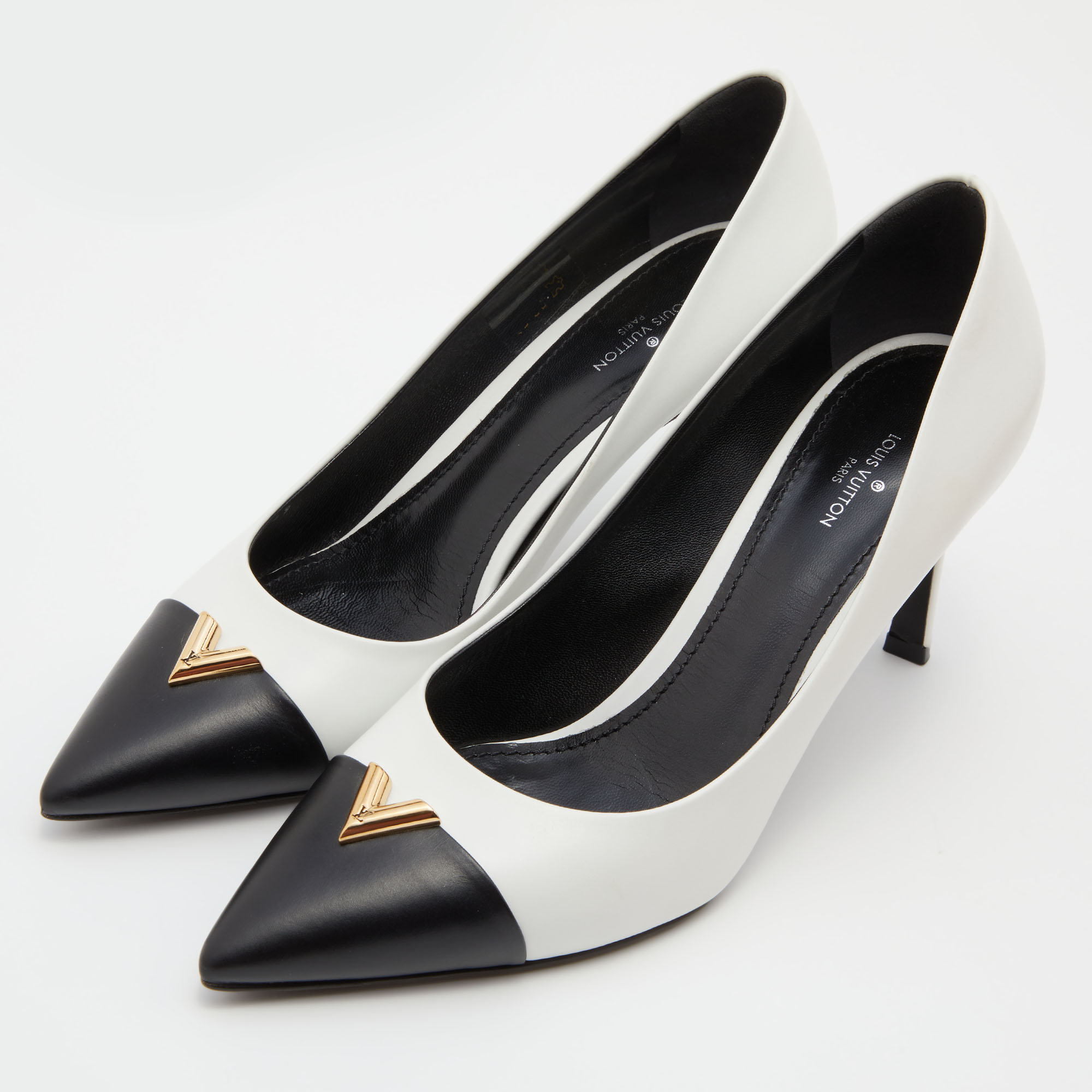 

Louis Vuitton White/Black Leather Heartbreaker Pumps Size