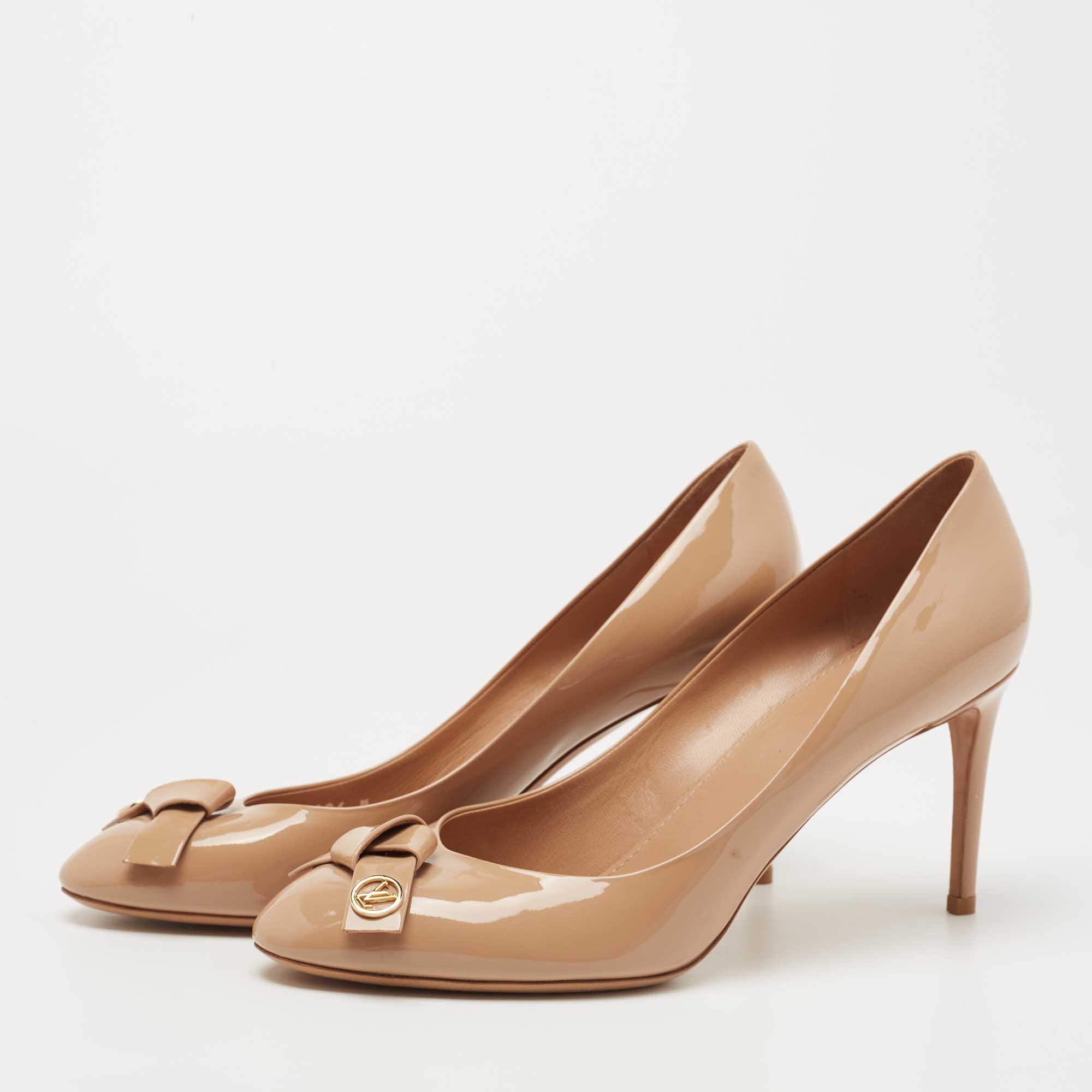 

Louis Vuitton Beige Patent Leather Fiance Pumps Size