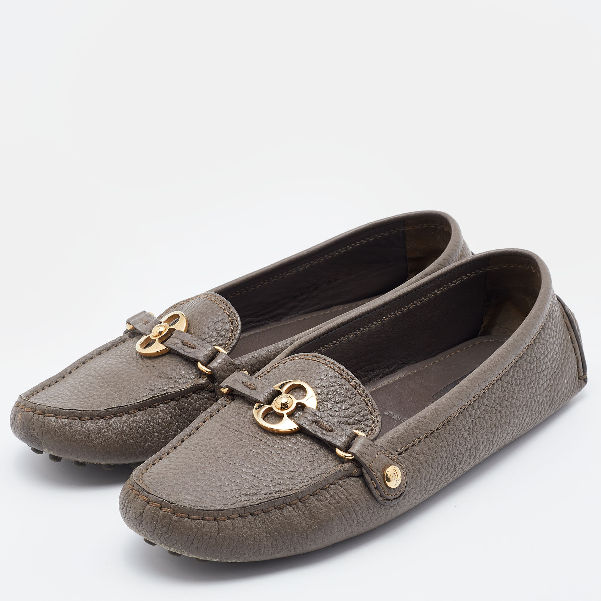 

Louis Vuitton Grey Leather Loafers Size