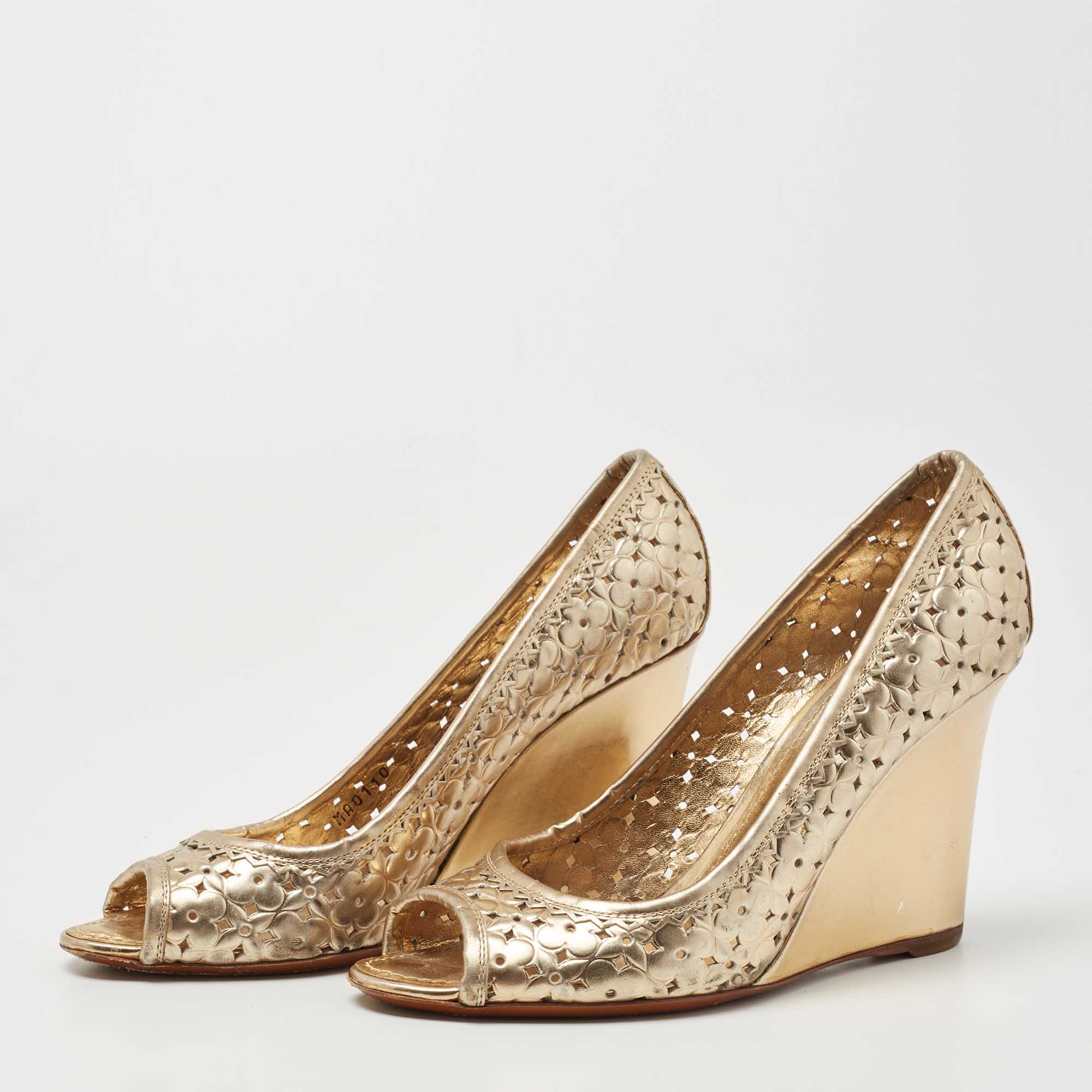 

Louis Vuitton Gold Leather Stand By Me Wedge Pumps Size