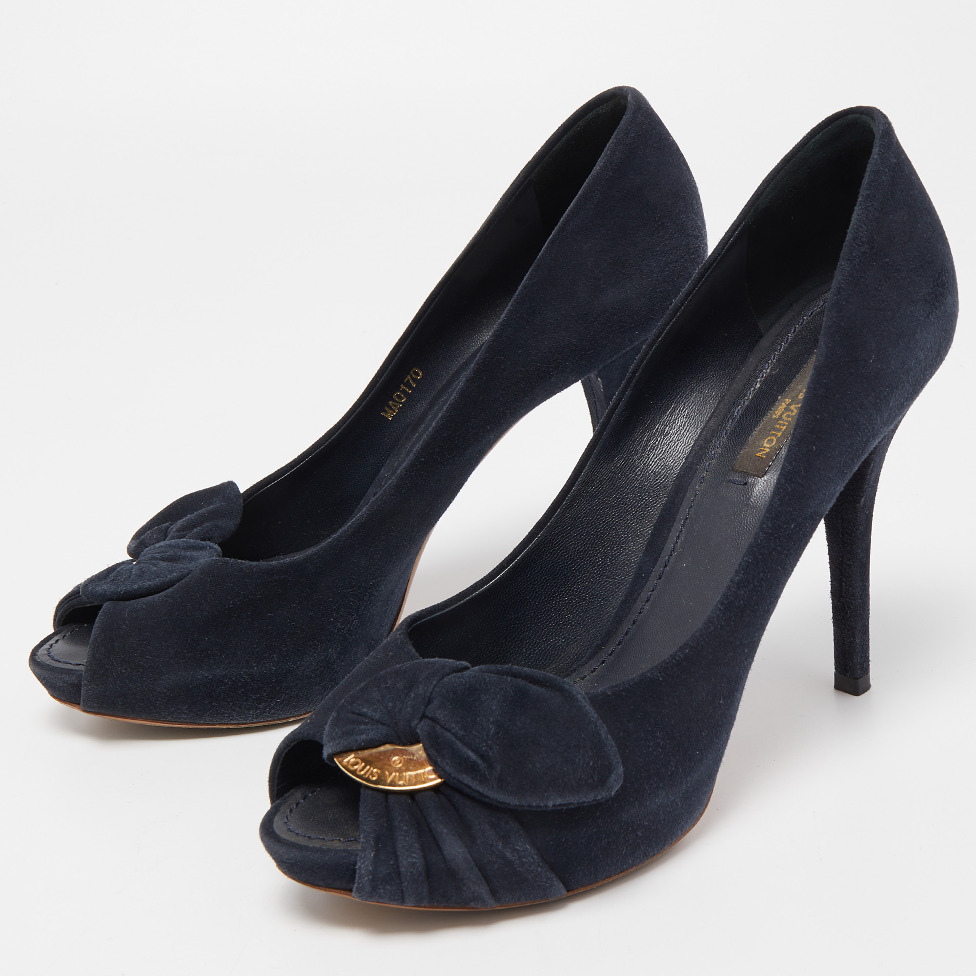 

Louis Vuitton Navy Blue Suede Catania Pumps Size