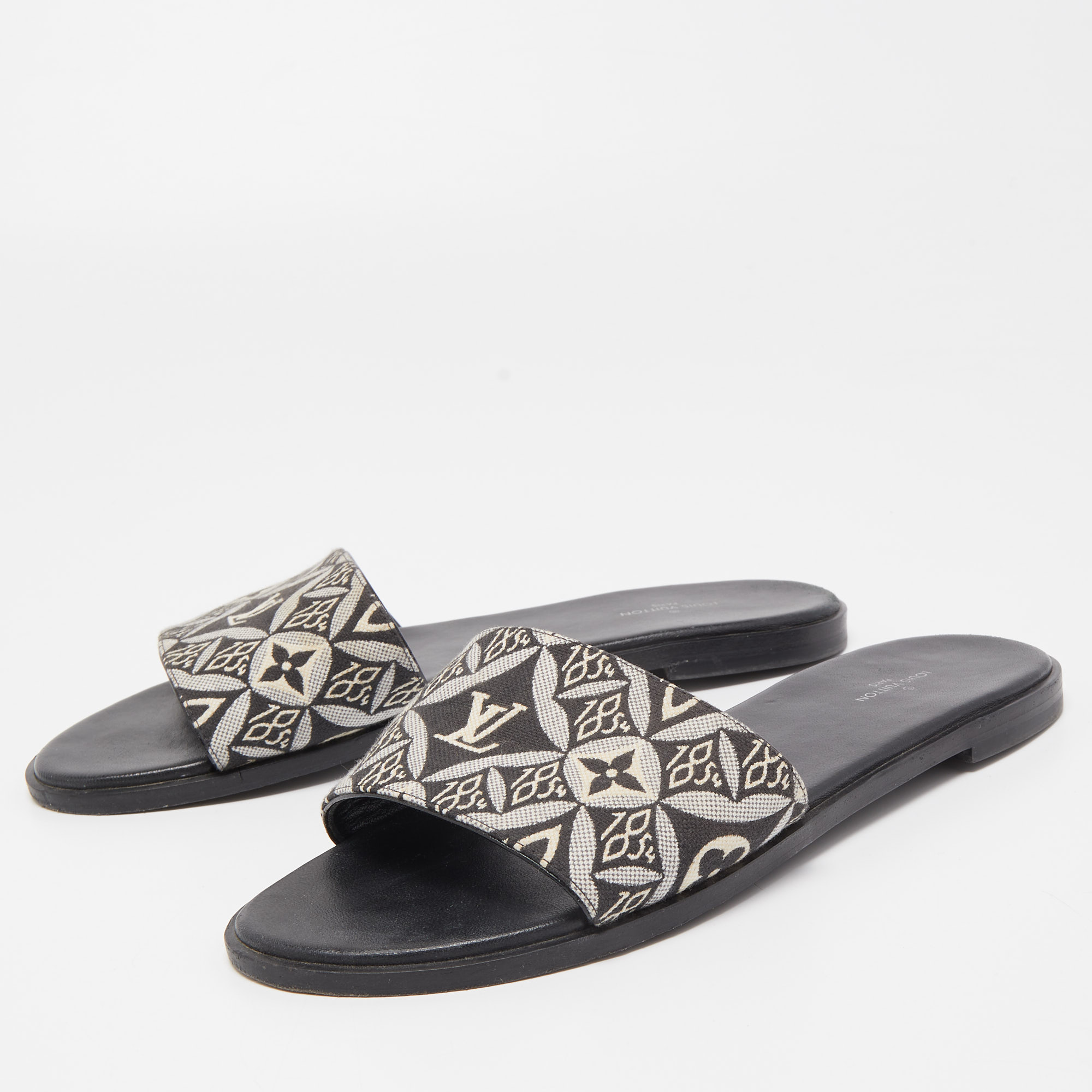 

Louis Vuitton Grey Canvas Lock It Slide Flats Size