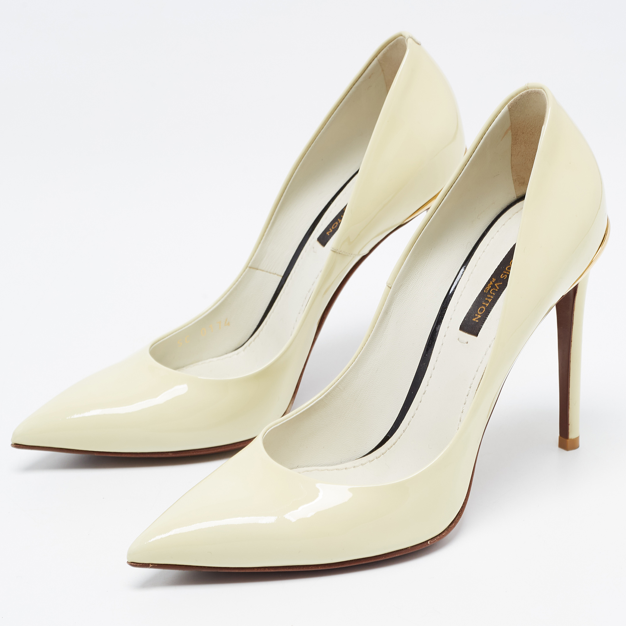 

Louis Vuitton Cream Patent Leather Eyeline Pumps Size