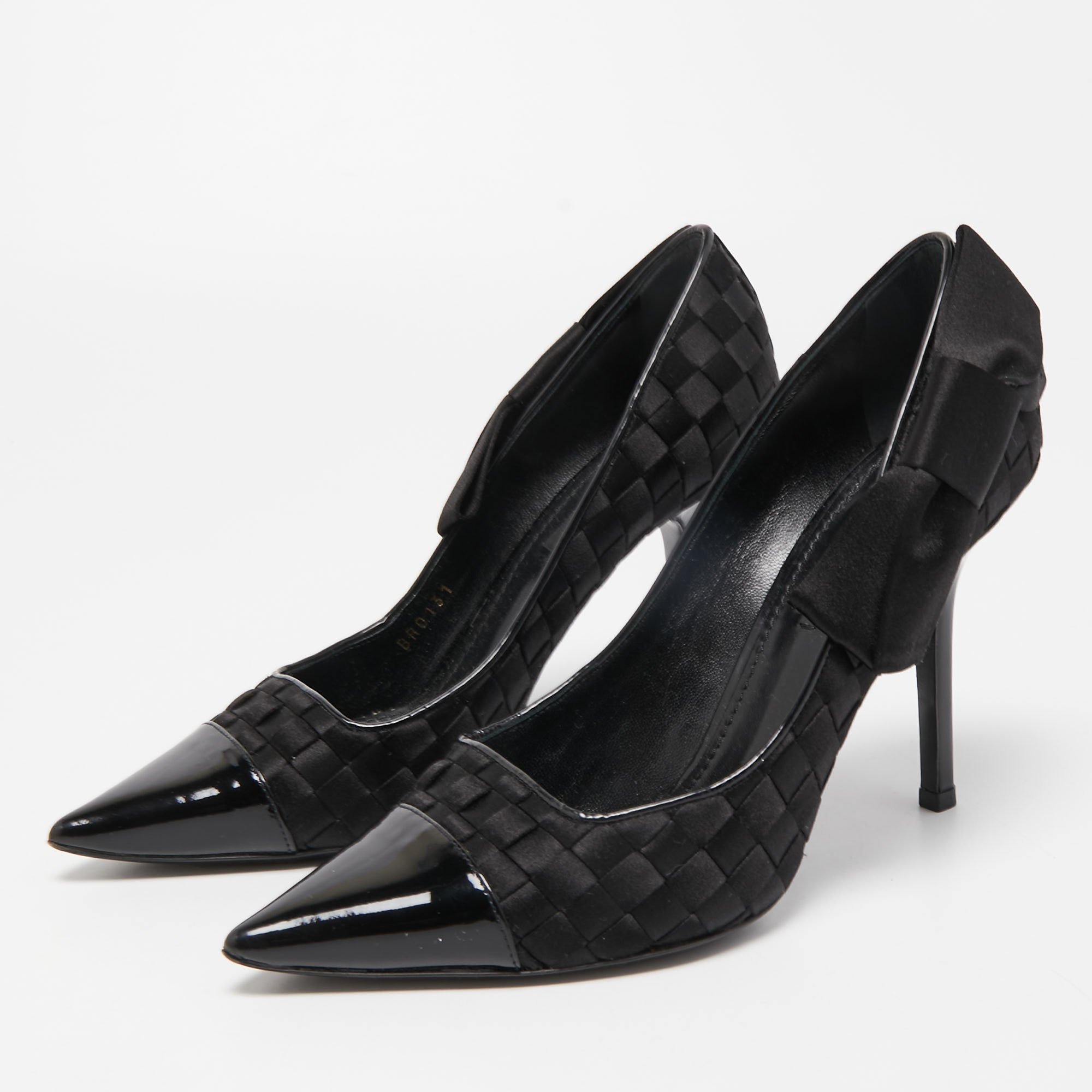 

Louis Vuitton Black Woven Satin and Patent Leather Side Bow Pumps Size