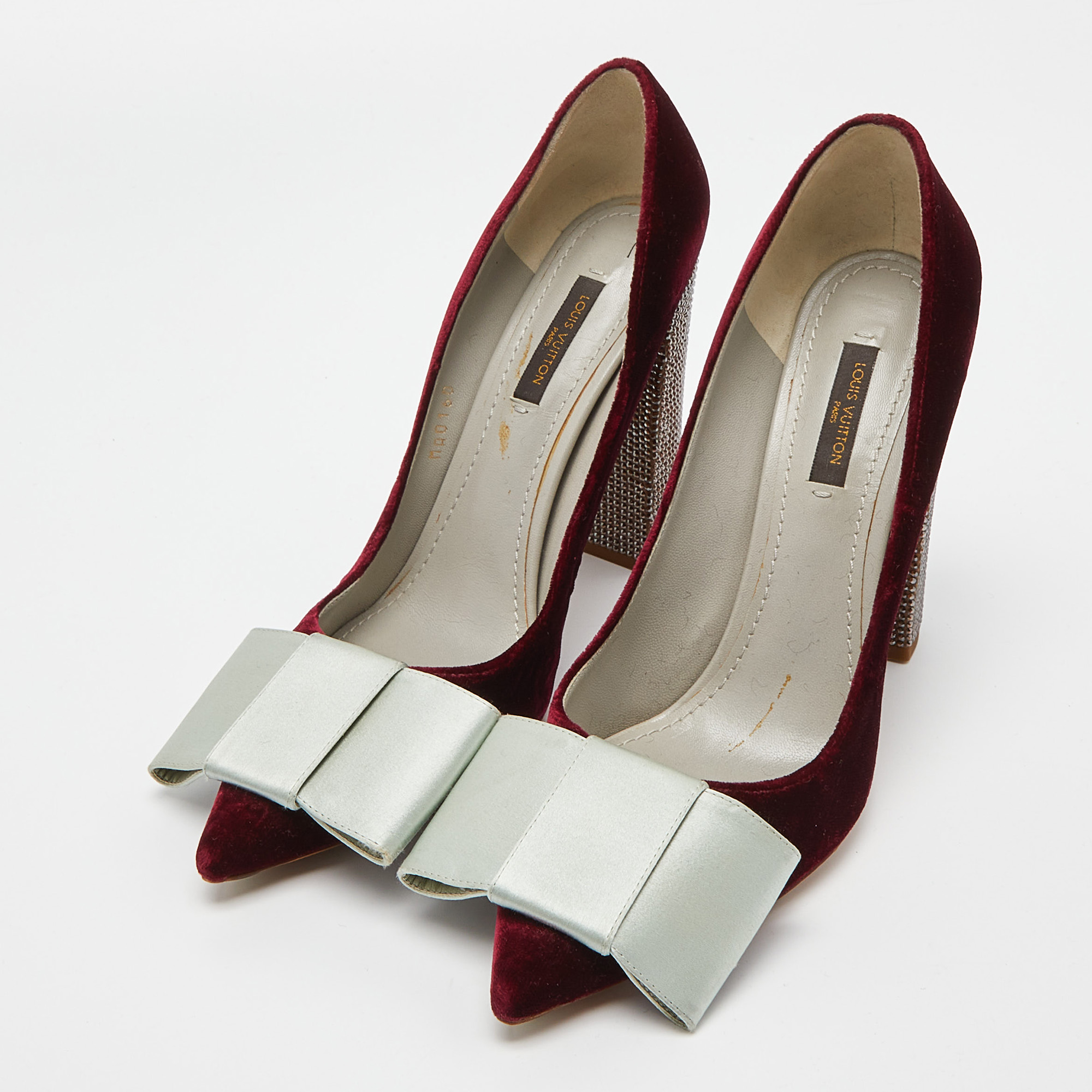 

Louis Vuitton Burgundy/Grey Velvet and Satin Bow Crystal Embellished Block Heel Pumps Size