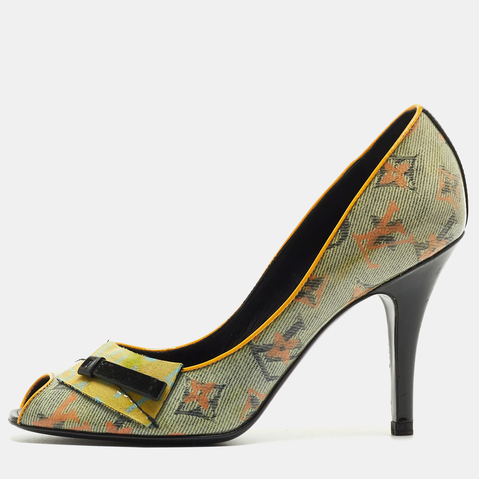 Louis Vuitton strappy heels size 36