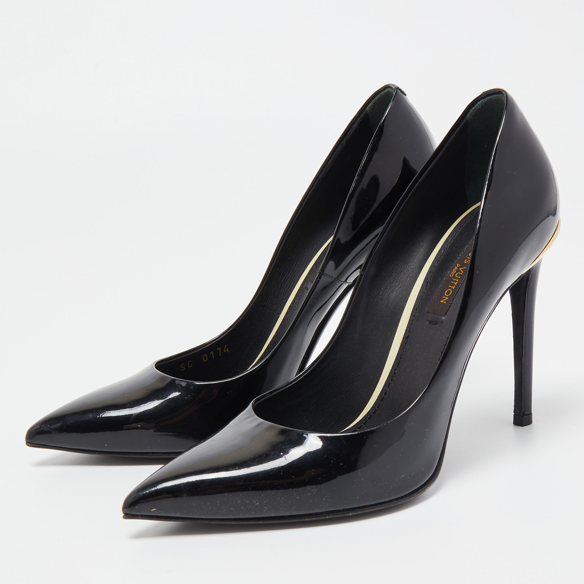 

Louis Vuitton Black Patent Leather Eyeline Pumps Size