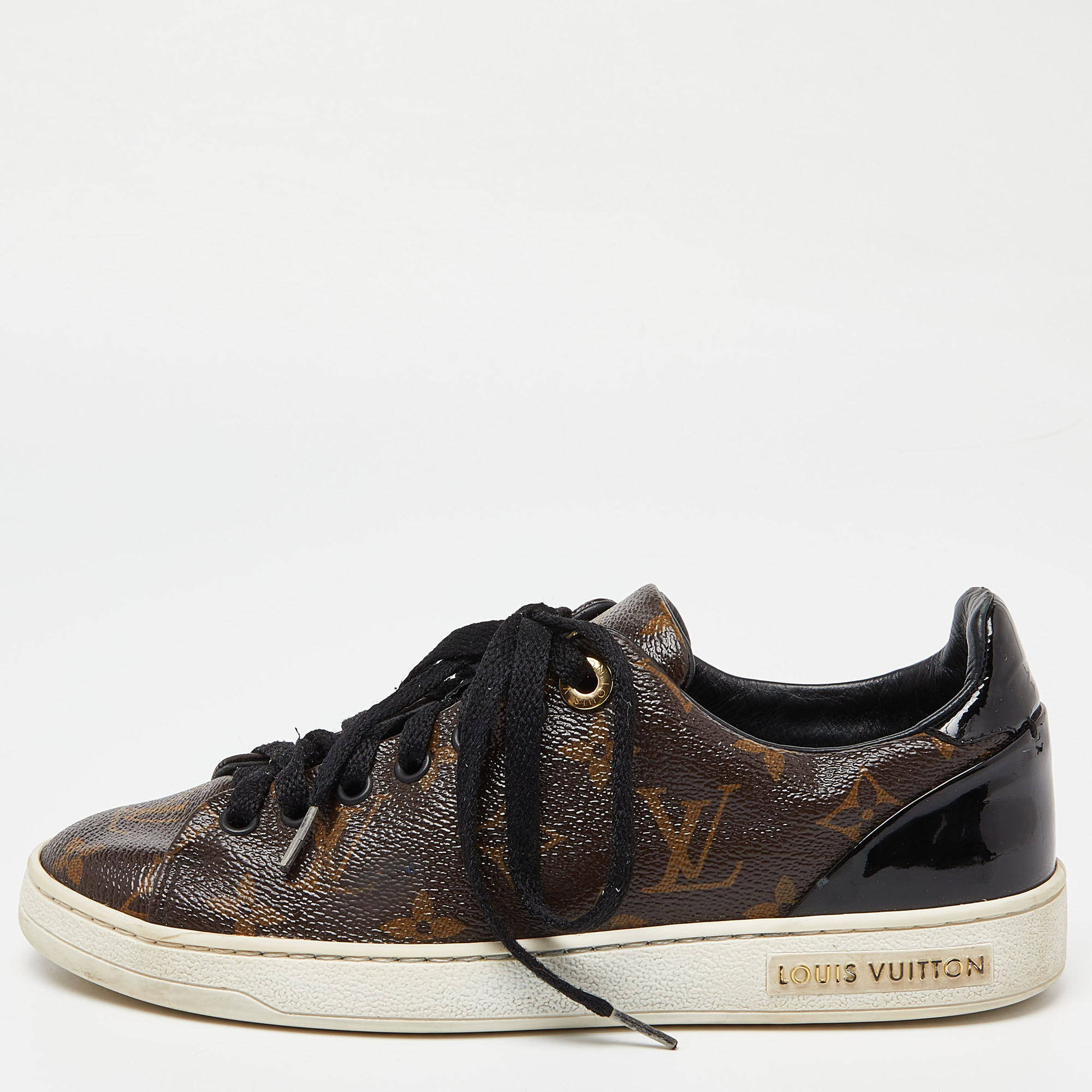 These Frontrow sneakers from Louis Vuitton are all you need to add an extra edge to your outfit. This pair has been crafted from Monogram canvas along with patent leather and styled with round toes lace ups and gold tone logo details on the midsoles. Balanced on rubber soles these shoes aim to provide you with comfortable steps.