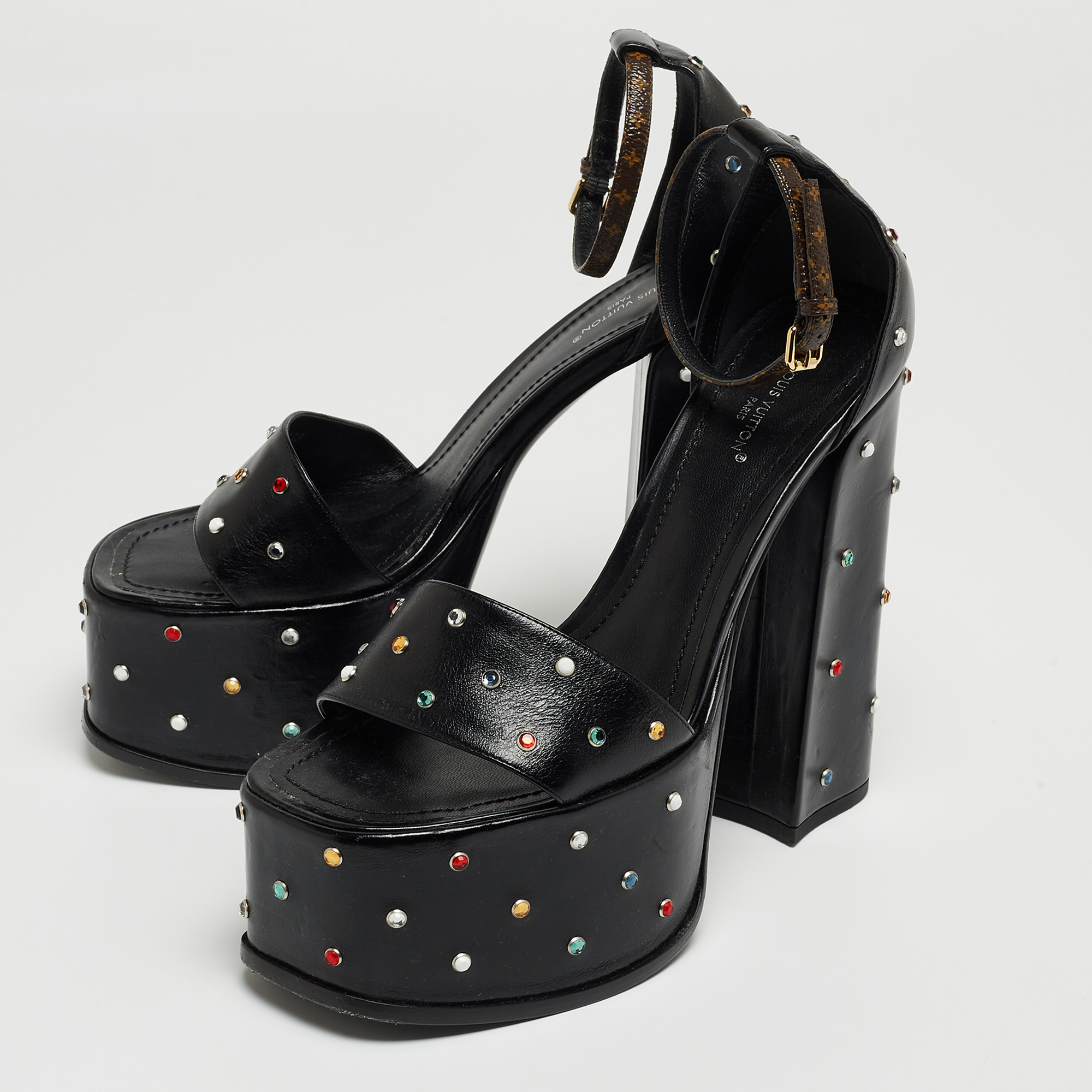 

Louis Vuitton Black Leather Studded Fame Sandals Size